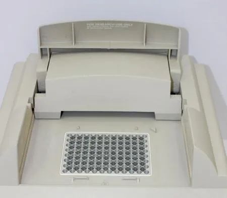 Applied Biosystems GeneAmp PCR System 9700 96-Well Thermal Cycler N8050200