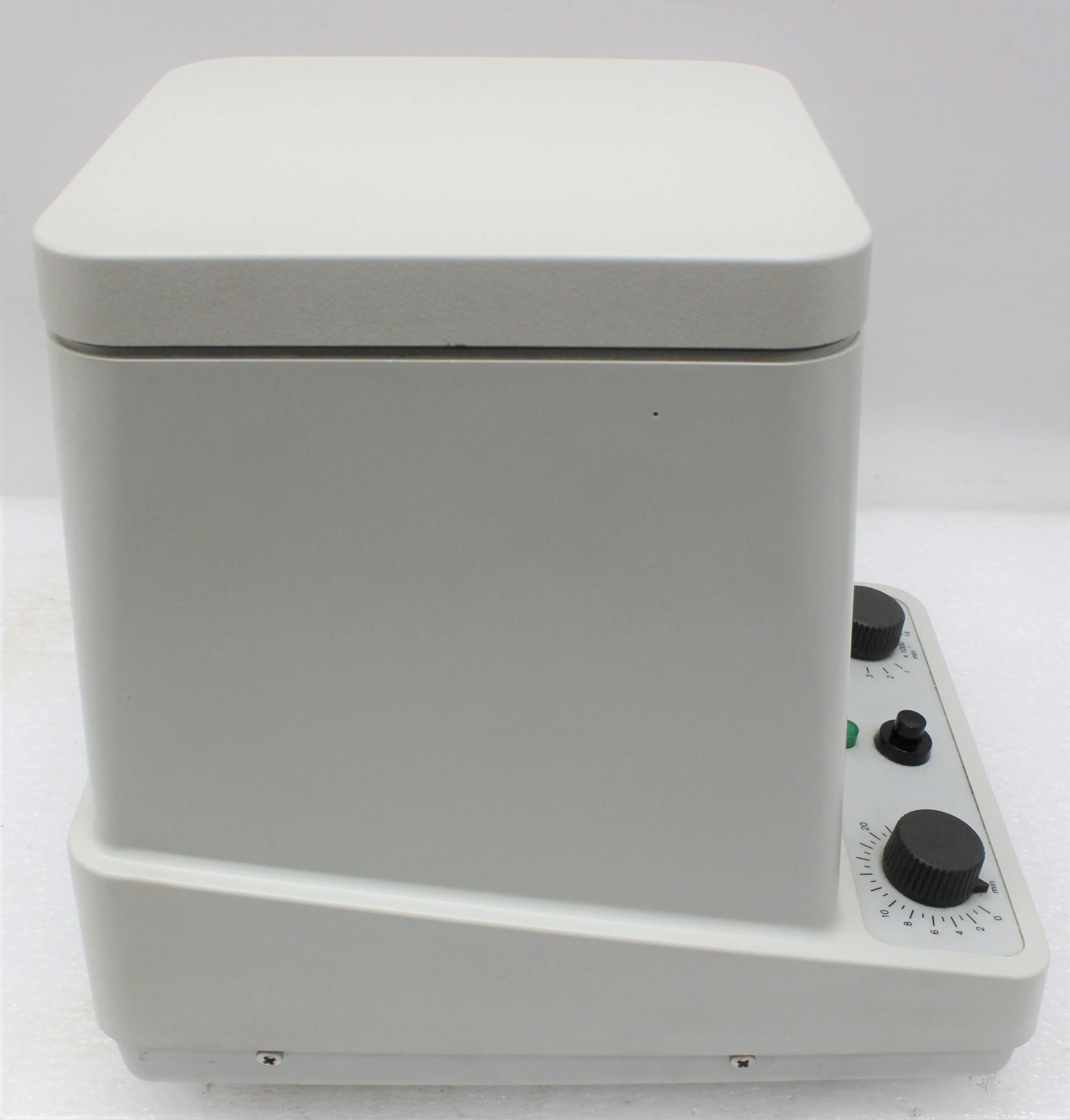 Eppendorf 5415C Tabletop Microfuge with Analog Control