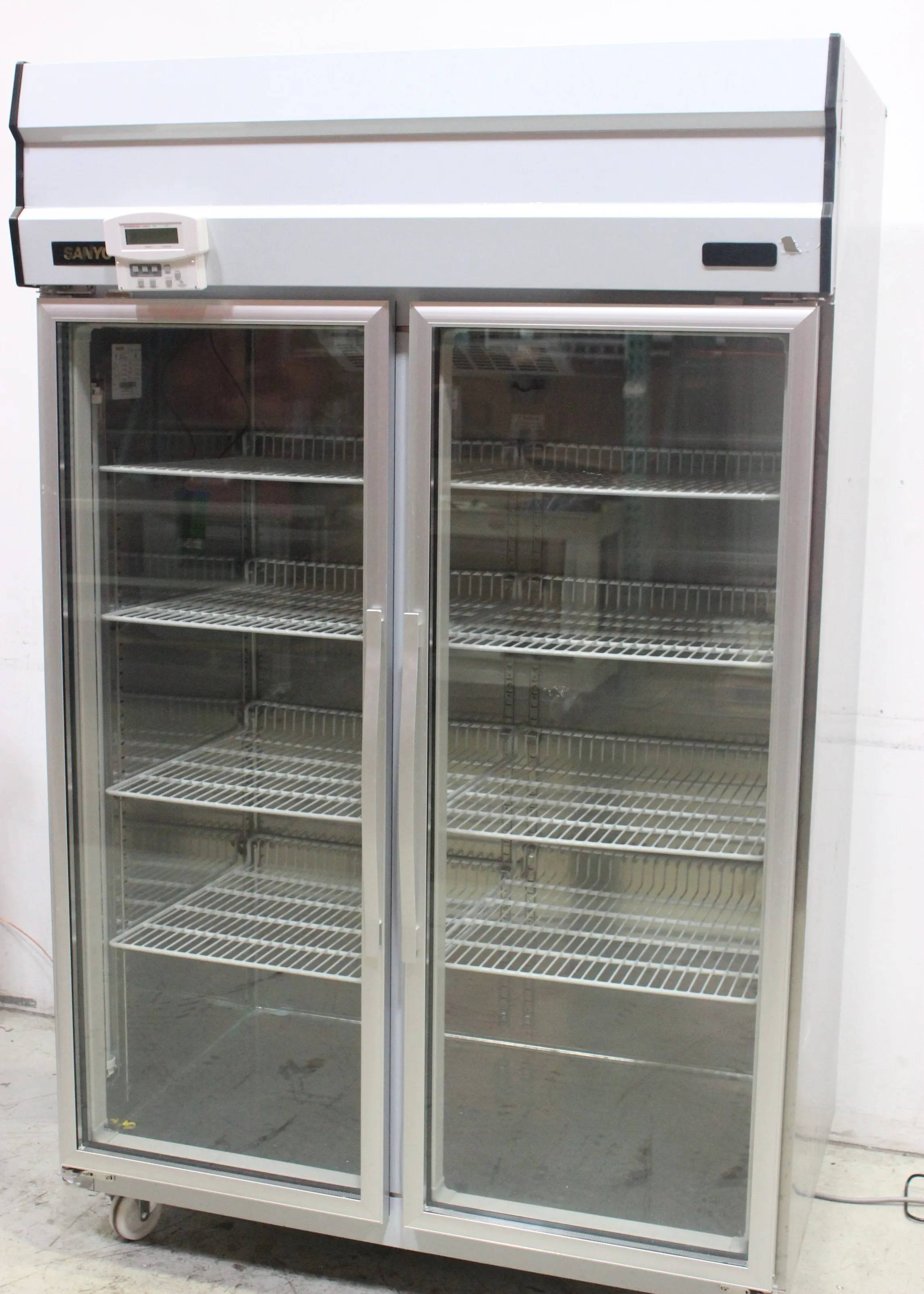 Sanyo SRR-49FD-MED Refrigerator - Class 4 - As-Is - Needs Repairs - 120V, 60Hz US