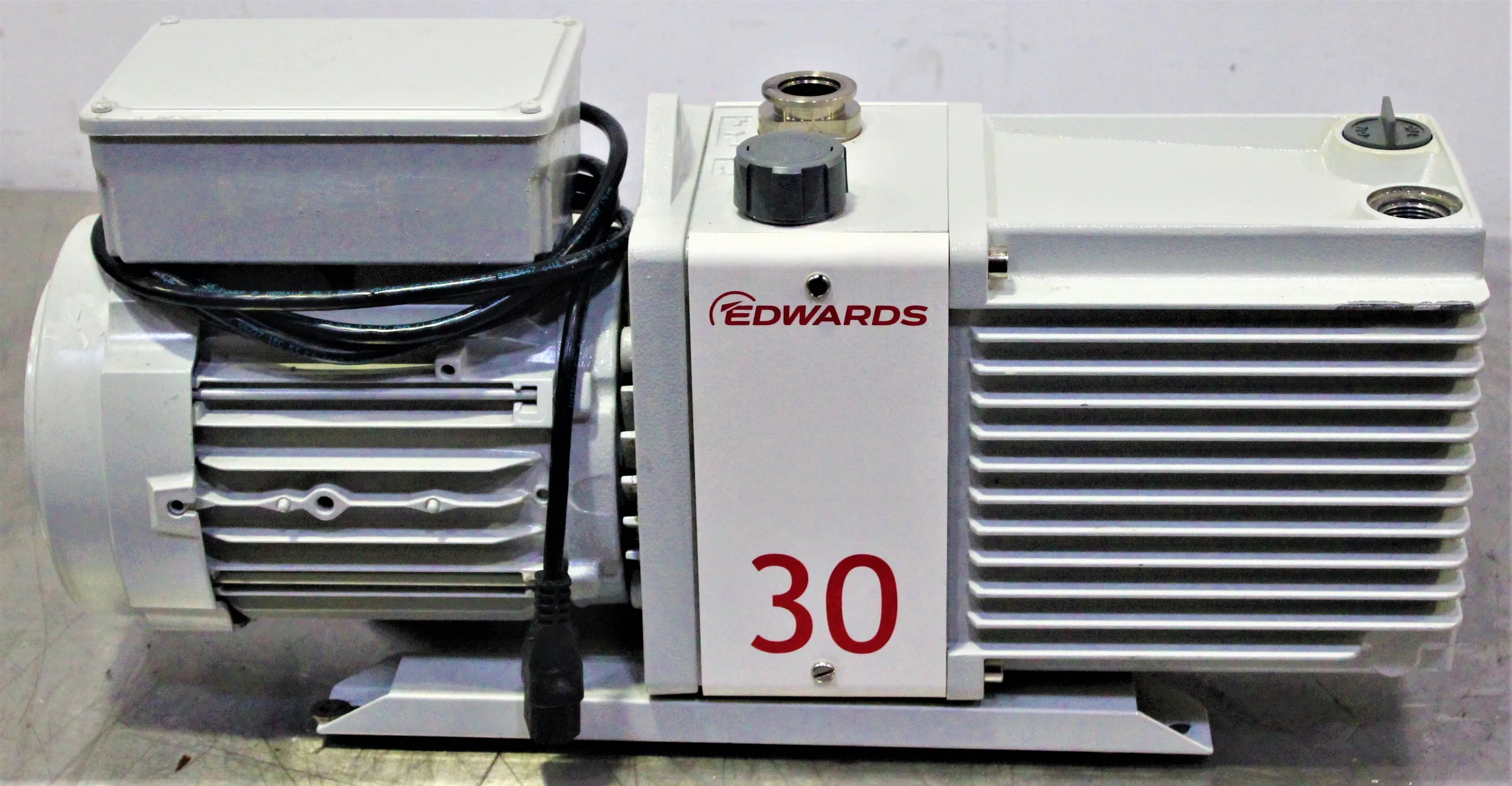 Edwards E2M30 Circulator Vacuum Pump, Class 4 - As-Is, For Parts or Not Working, 120V/220V, 50Hz/60Hz, S/N: 170505146