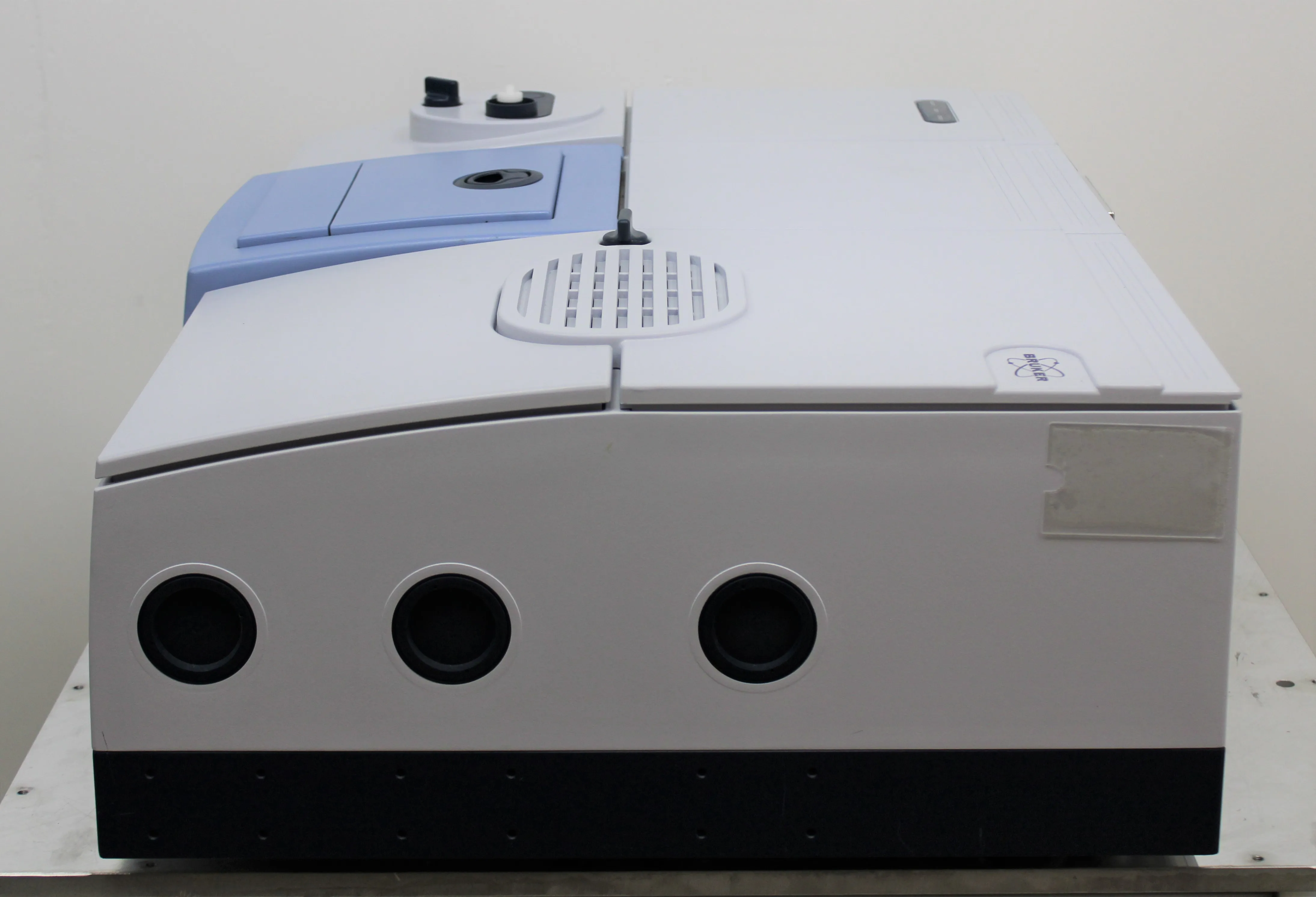 Bruker Vertex 70 FT-IR Spectrometer with Vacuum Optics Bench System