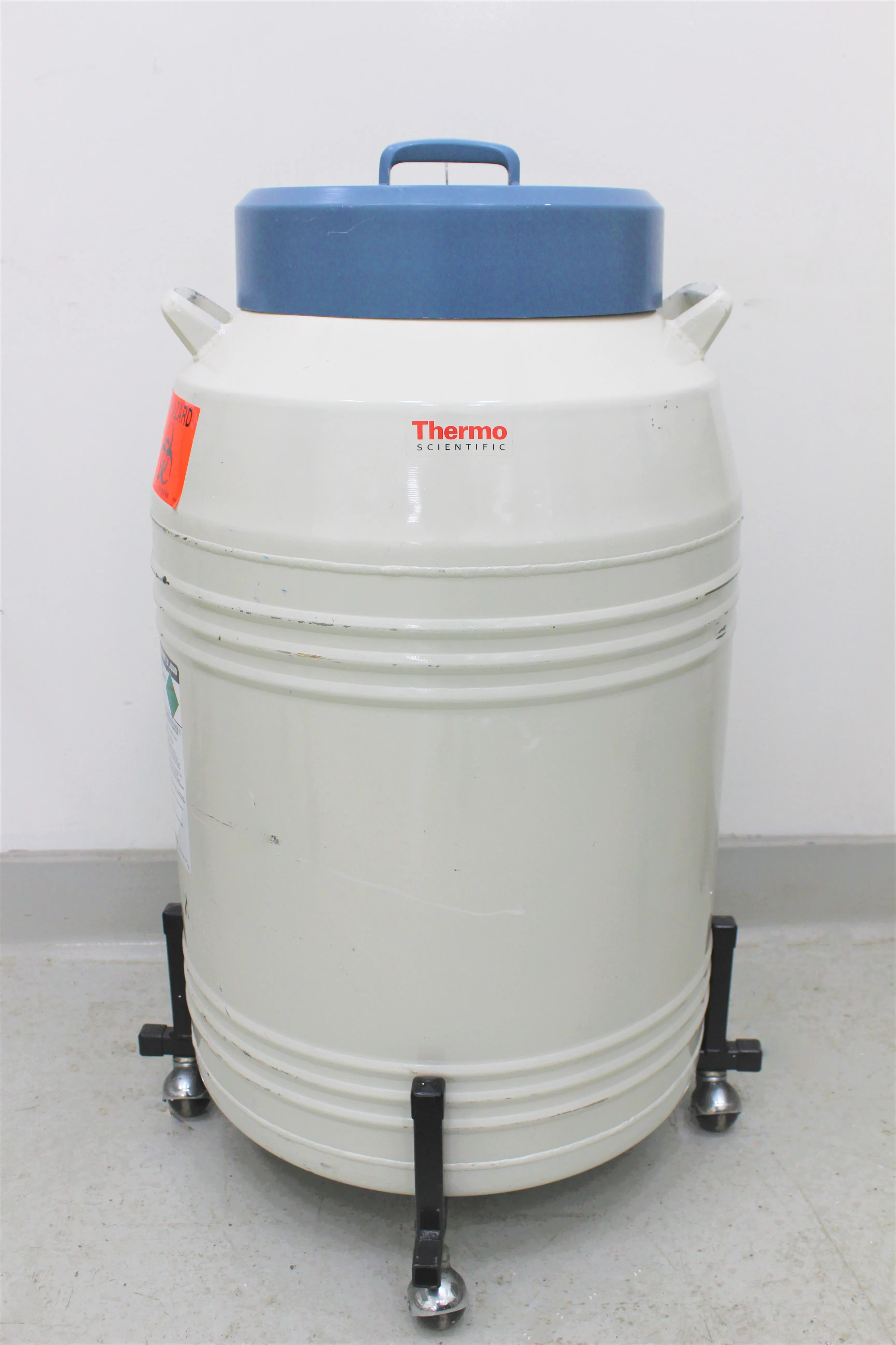 Thermo Fisher Cryo Storage Tank Nitrogen Refrigerated Liquid w/4 Cryogenic rack