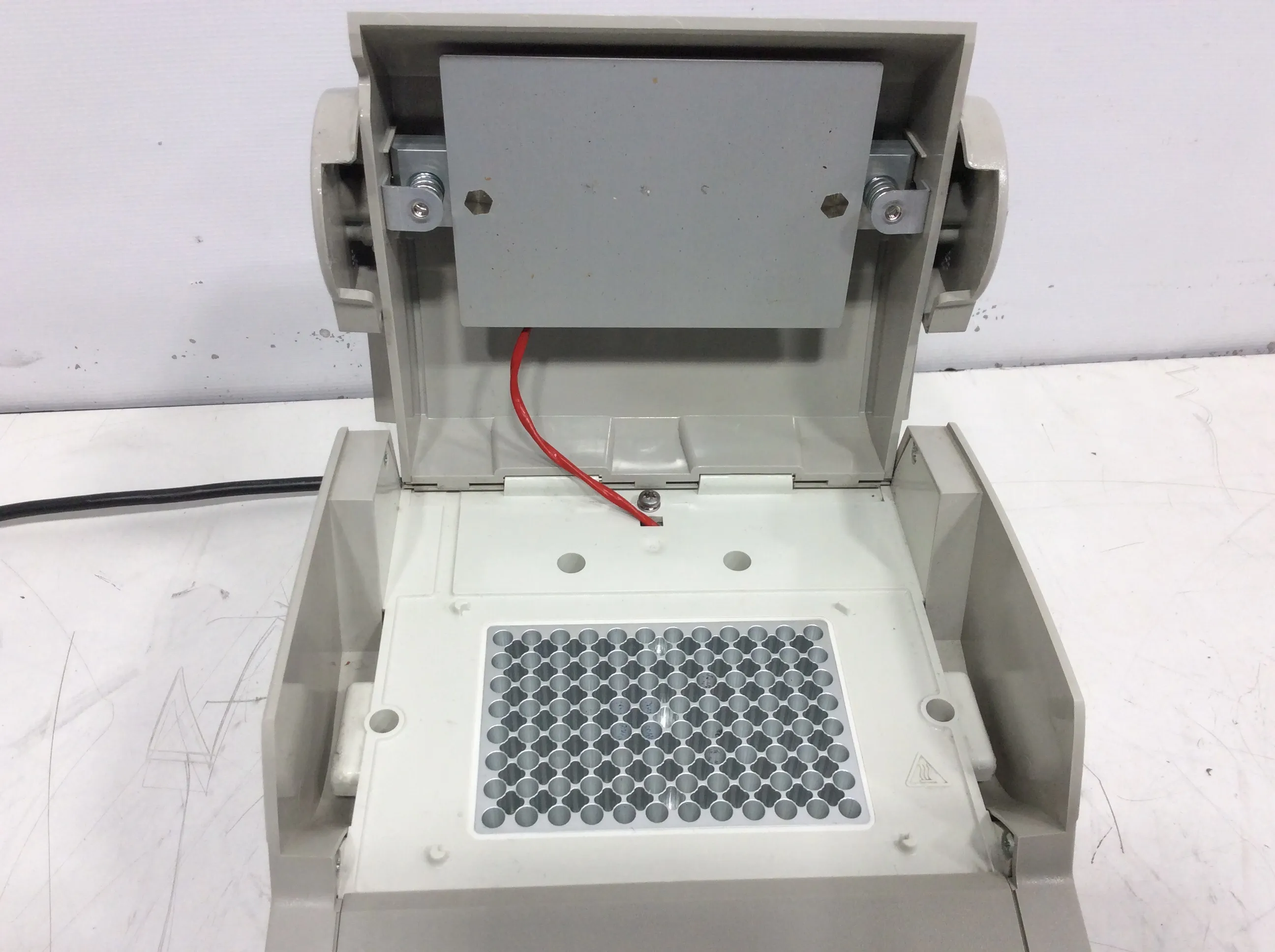 Applied Biosystems GeneAmp PCR System 2700 Laboratory Equipment for Nucleic Acid Amplification