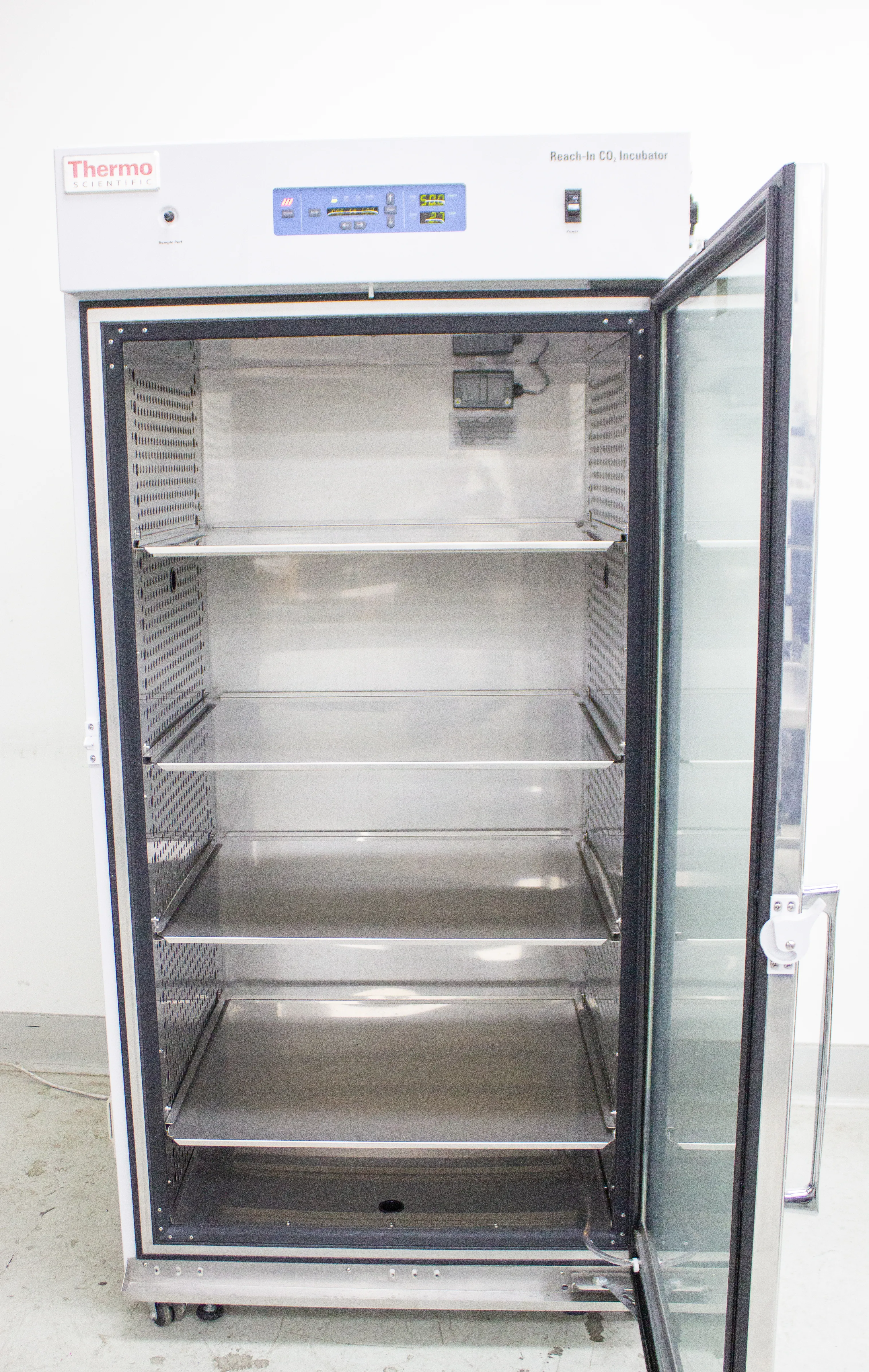 Thermo Scientific Large-Capacity Reach-In CO2 Incubator, 821 L, Polished Stainless-Steel Model 3950