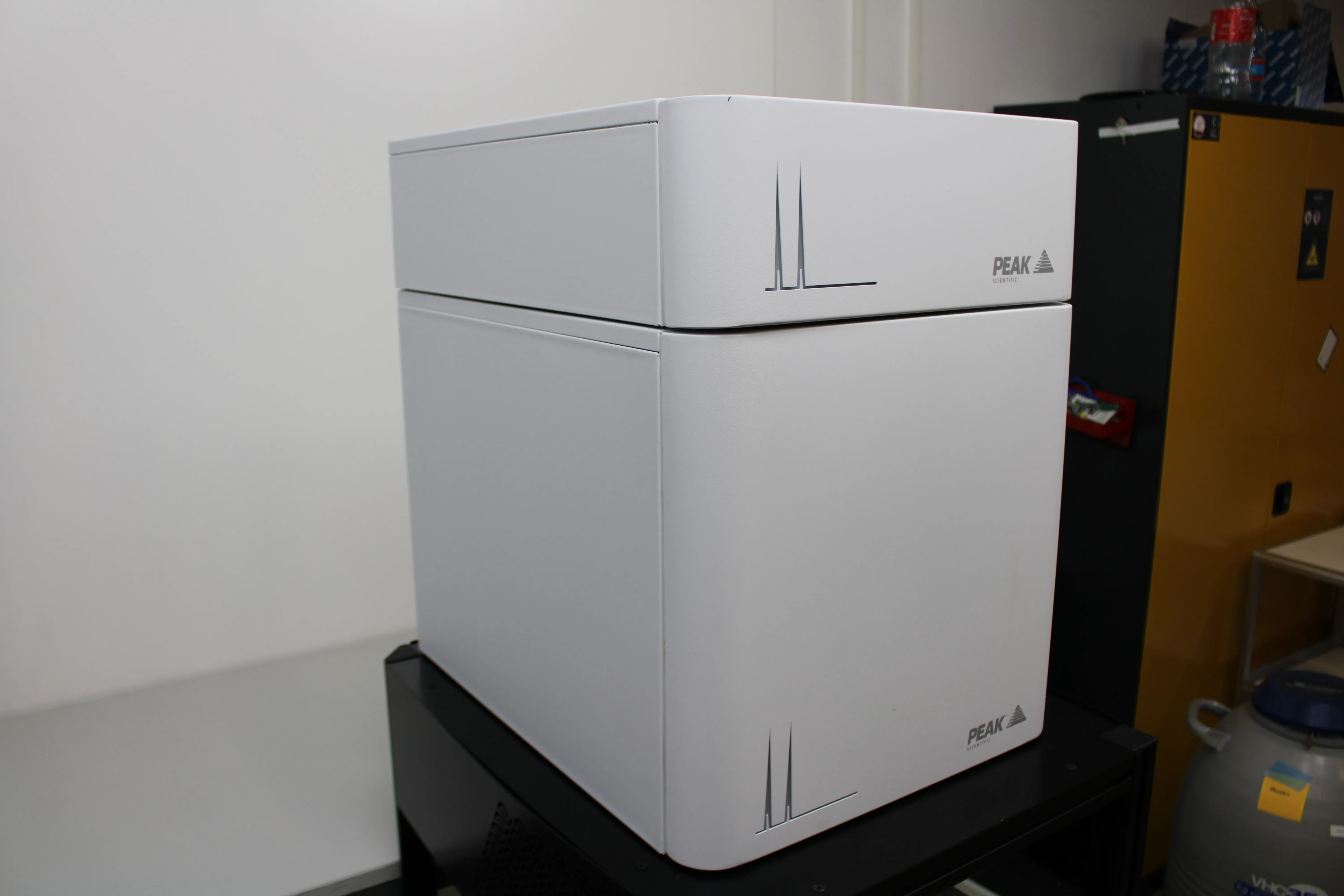 Peak Scientific Acrion N2 Nitrogen Generator & Acrion Air Compressor