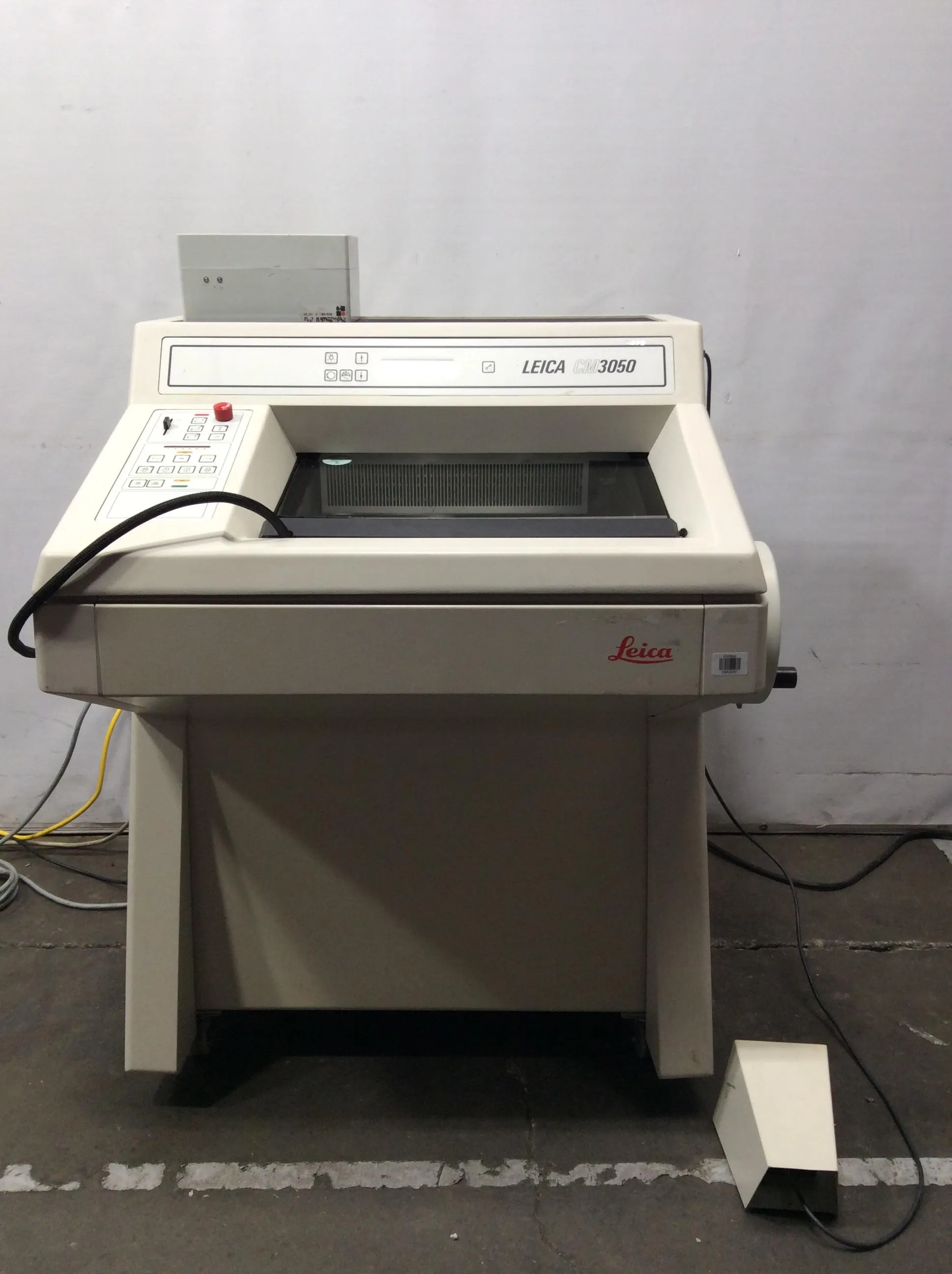 LEICA CM3050 -3-1-1 Microtome Cryostat