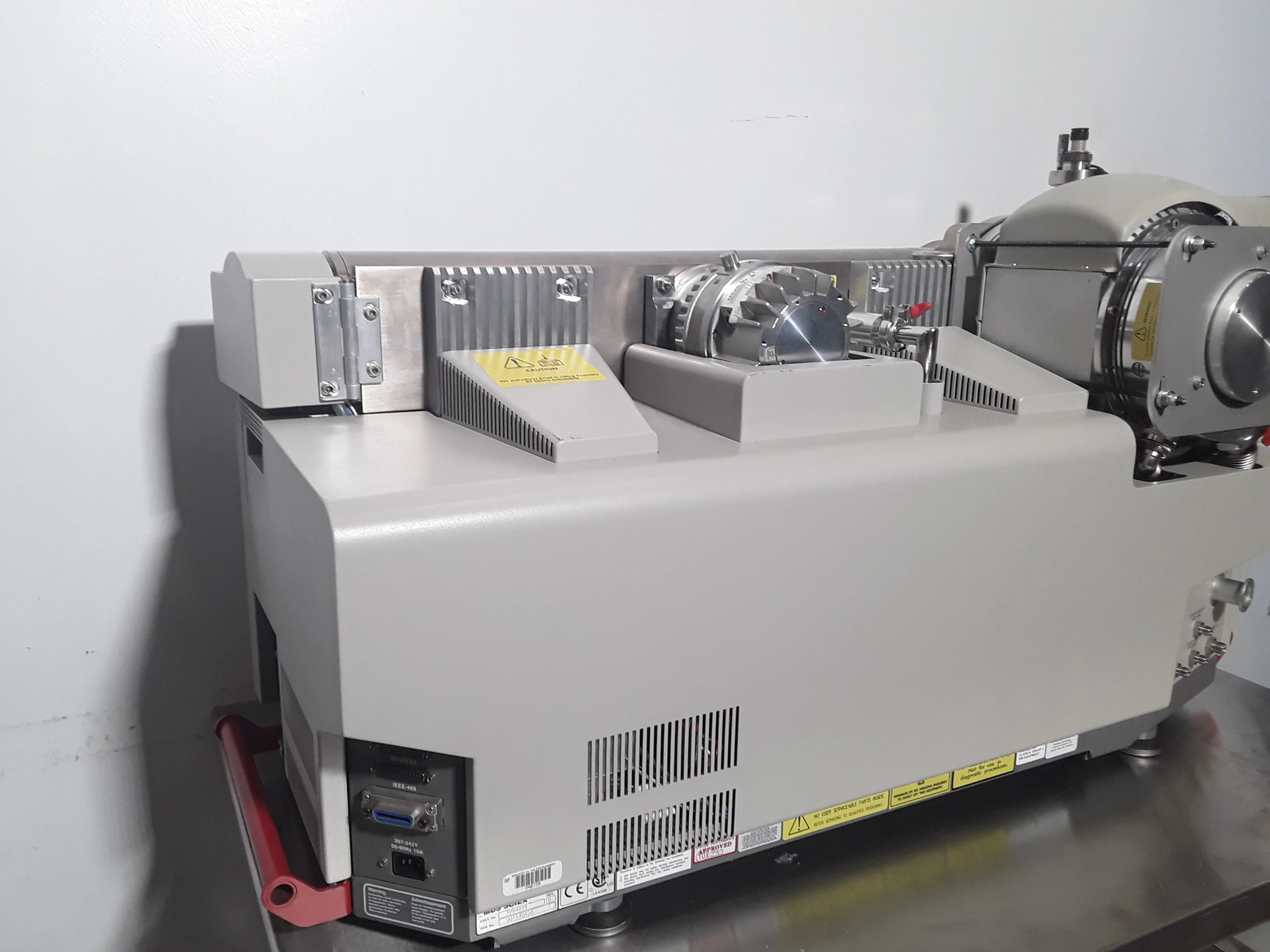 Applied Biosystems 4000 QTRAP Hybrid Triple Quadrupole LIT Mass Spectrometer with Linear Ion Trap