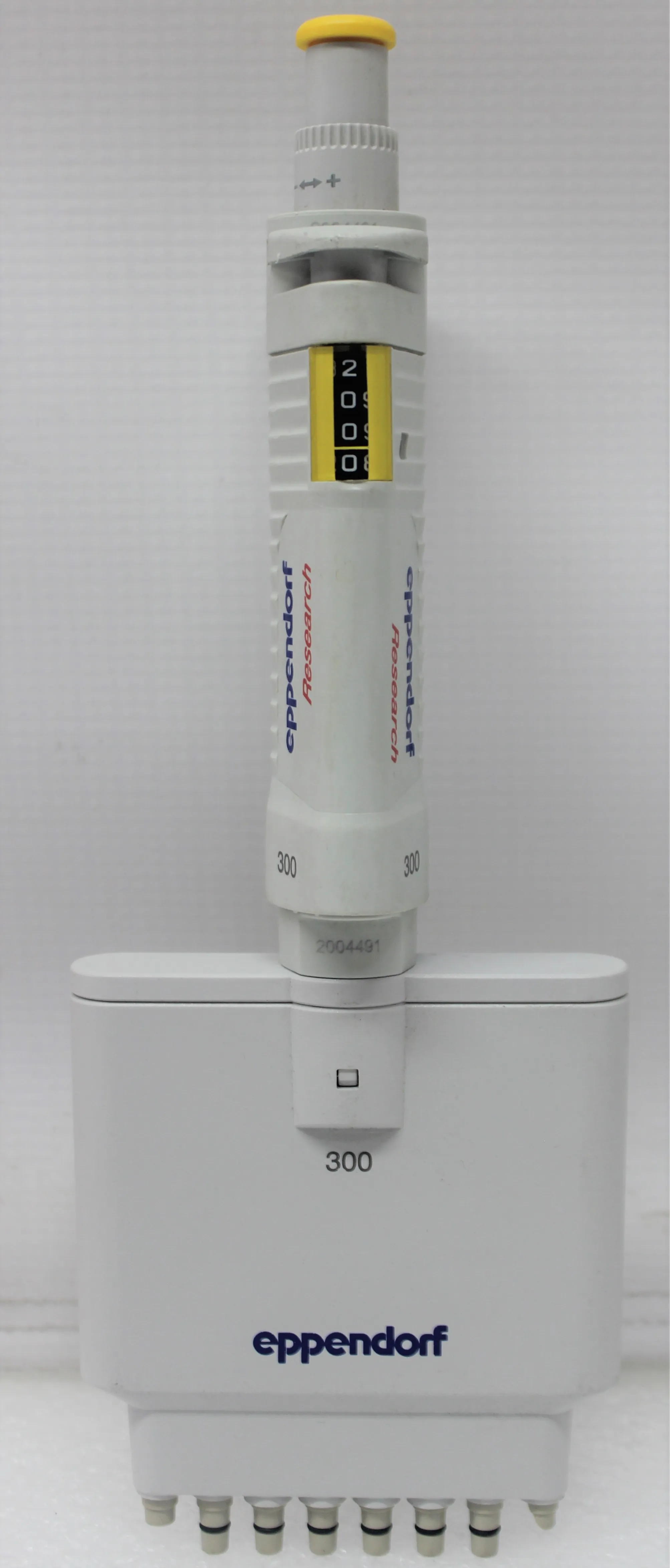 Eppendorf 8-Channel Multichannel Pipette 30-300 uL 2004491