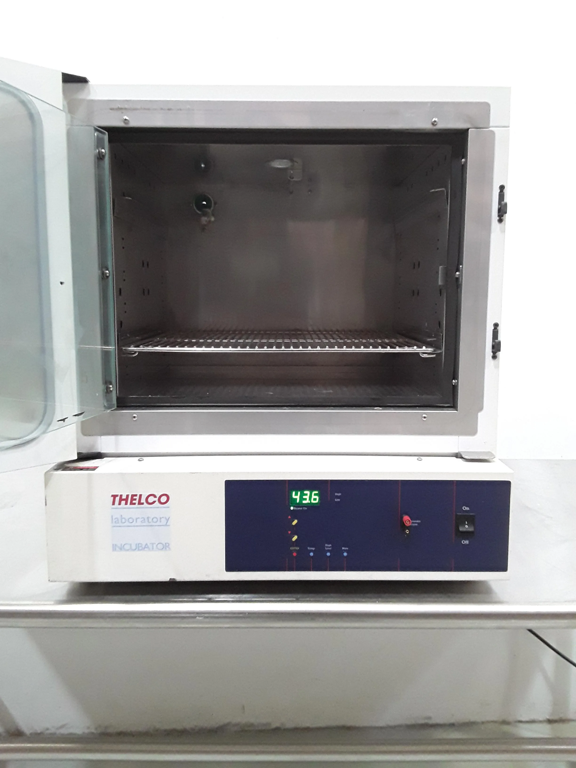 Precision Incubator No. 51221120 with Gravity-Convection - Used