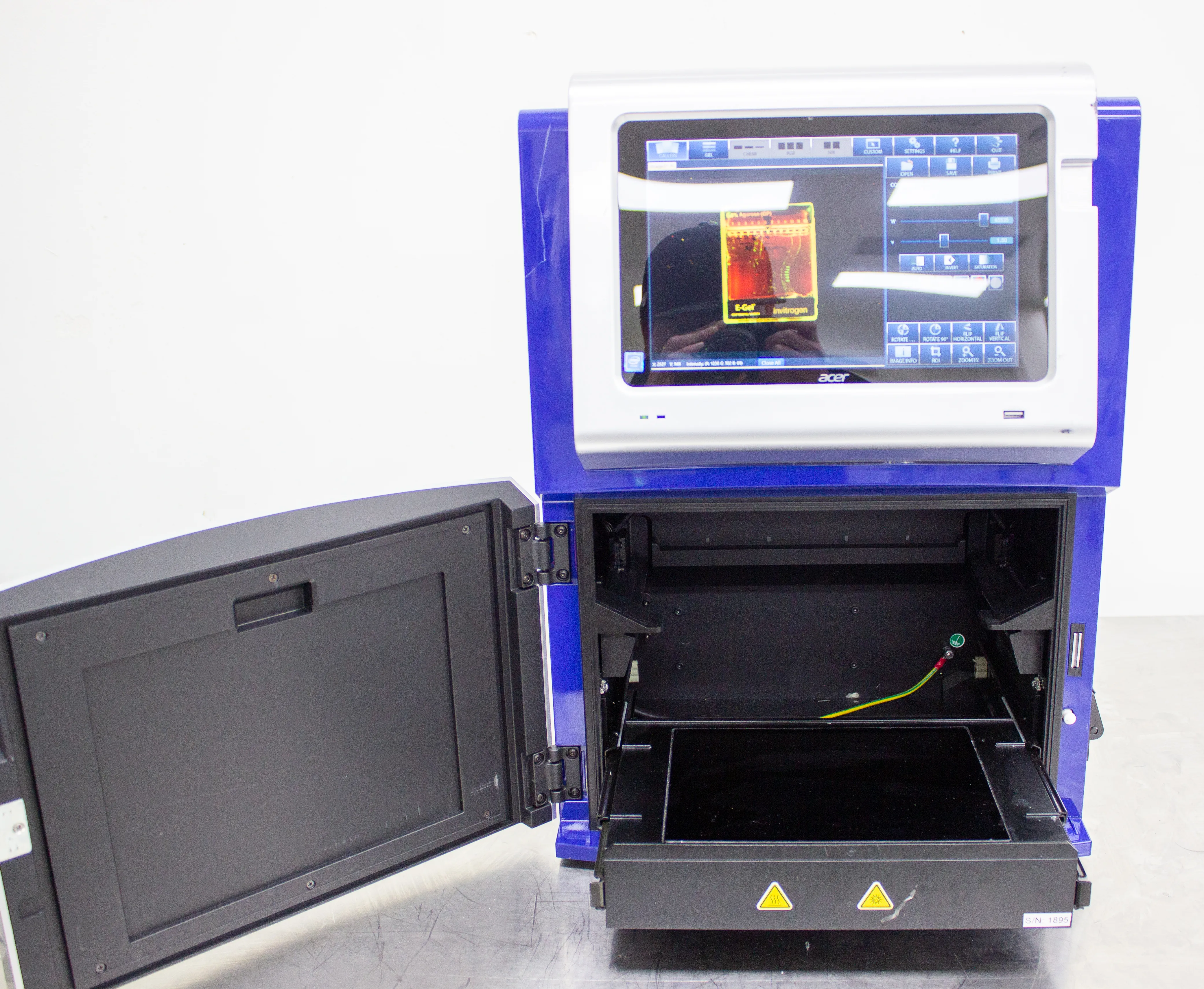 Azure Biosystems C200 Bioanalytical Imaging System Gel Imaging Workstation