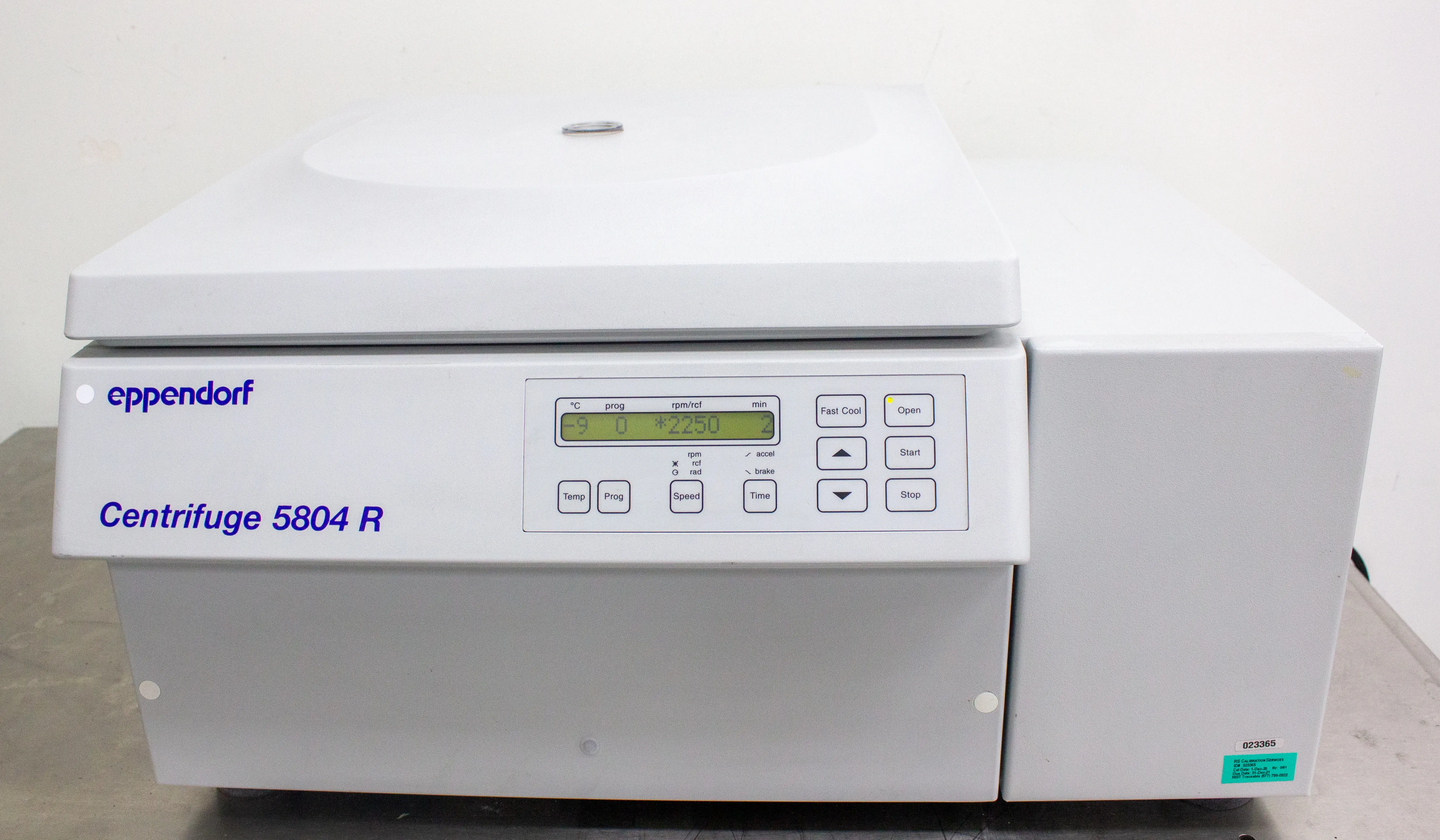 Eppendorf 5804 R Refrigerated Benchtop Centrifuge with A-2-DWP Rotor