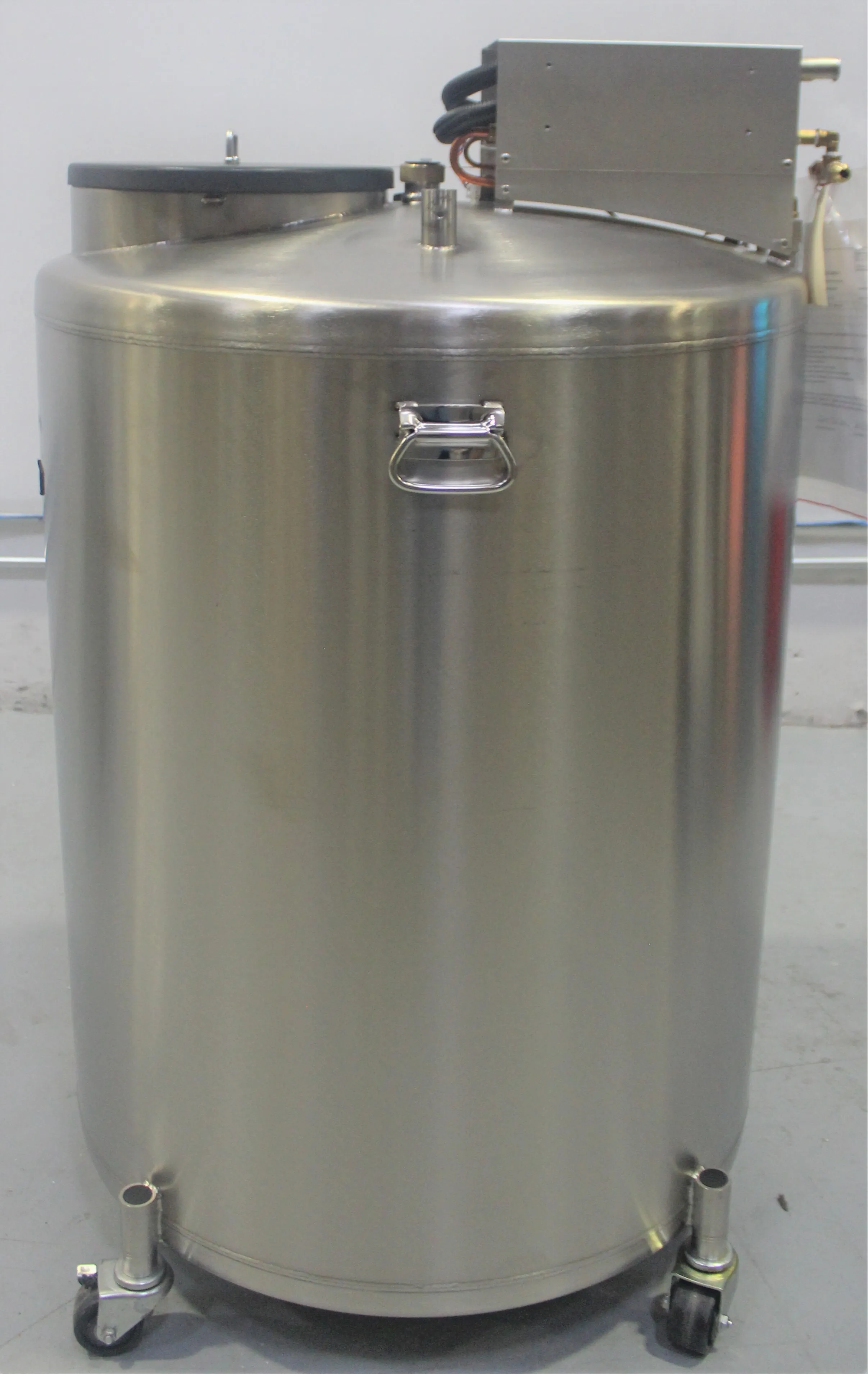 MVE 800 Series -190C Cryogenic Freezer