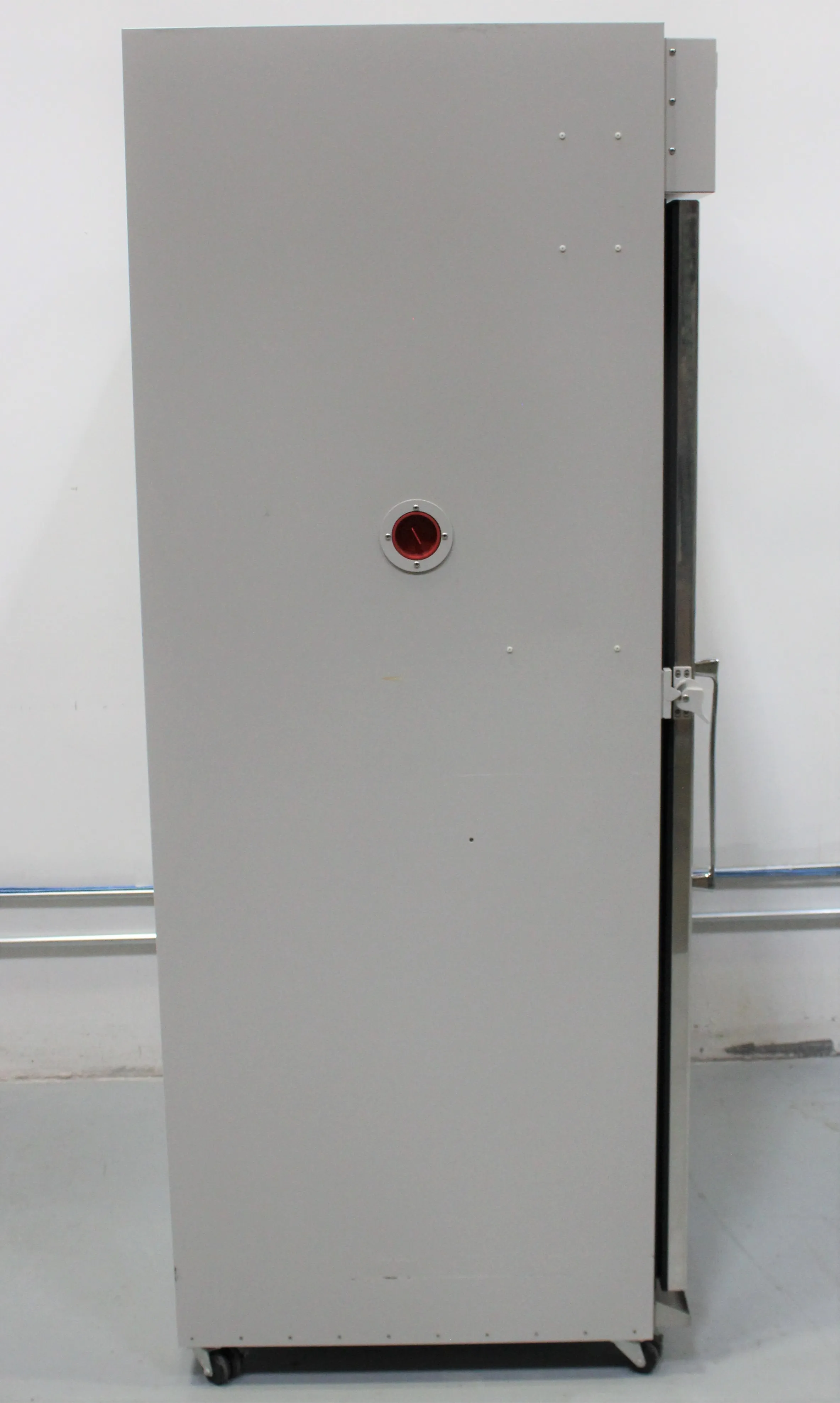 Thermo Scientific Large-Capacity CO2 Incubator 3950 Model