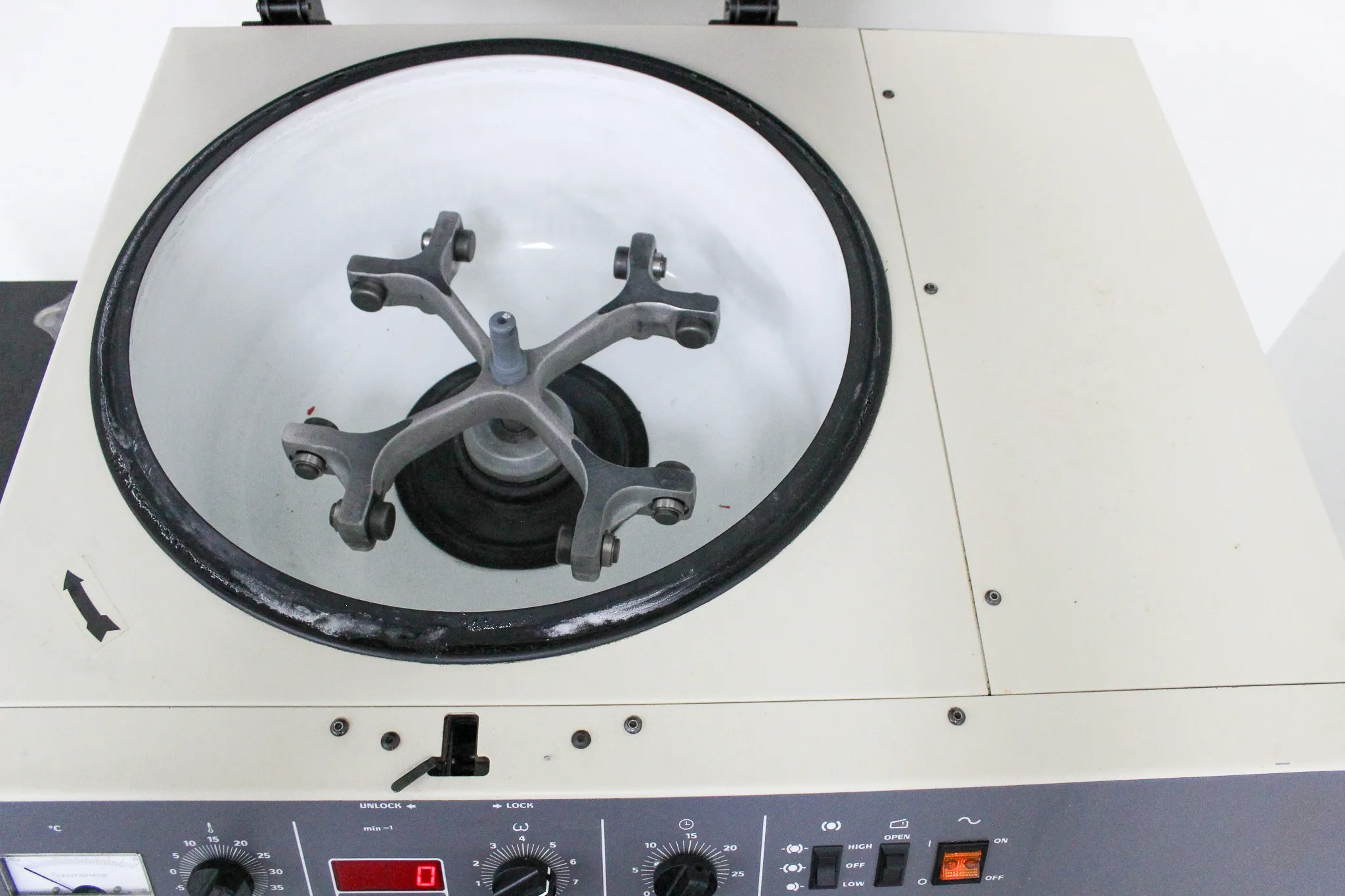 Beckman Refrigerated Benchtop Centrifuge Model GS-6R - Used