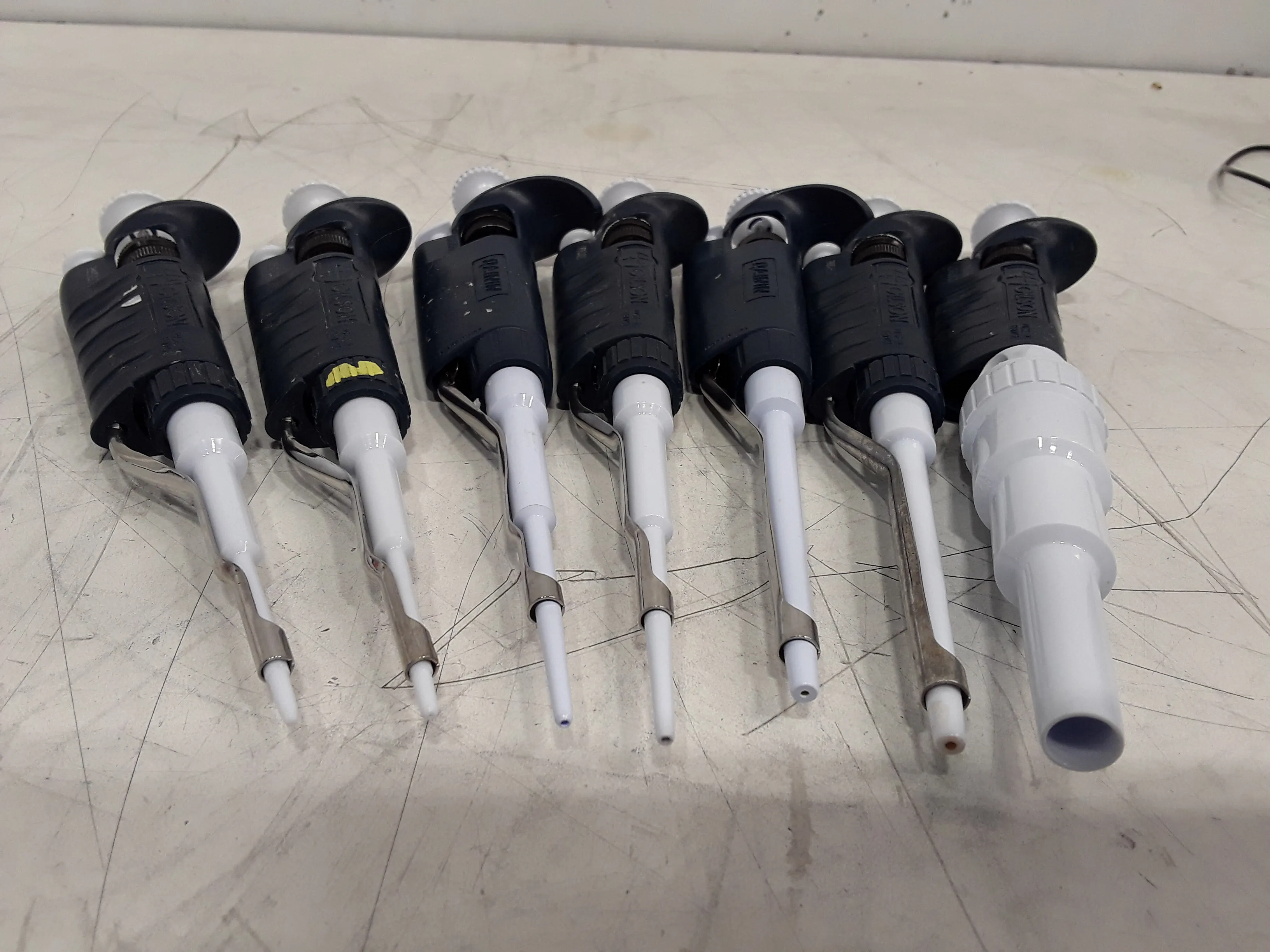 Used Gilson Carousel Pipette Stand w/ 7 Pipettes P2, P10, P20, PR20, P200, PR200, P5000