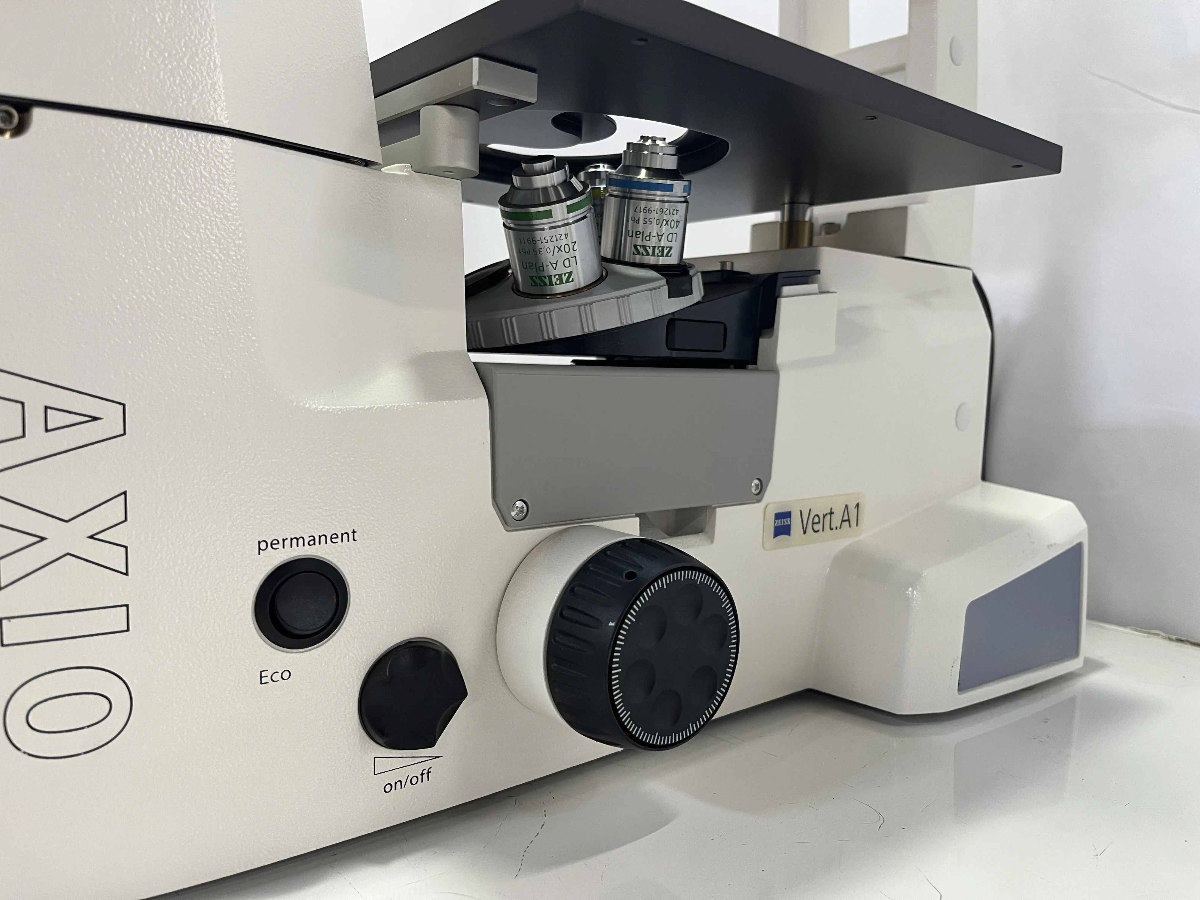 ZEISS Axio Vert.A1 Inverted Microscope with Objectives 10x, 20x, 40x