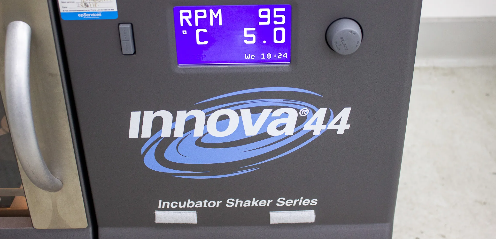 New Brunswick Innova 44R Stackable Refrigerated Incubator Shaker M1282-0006