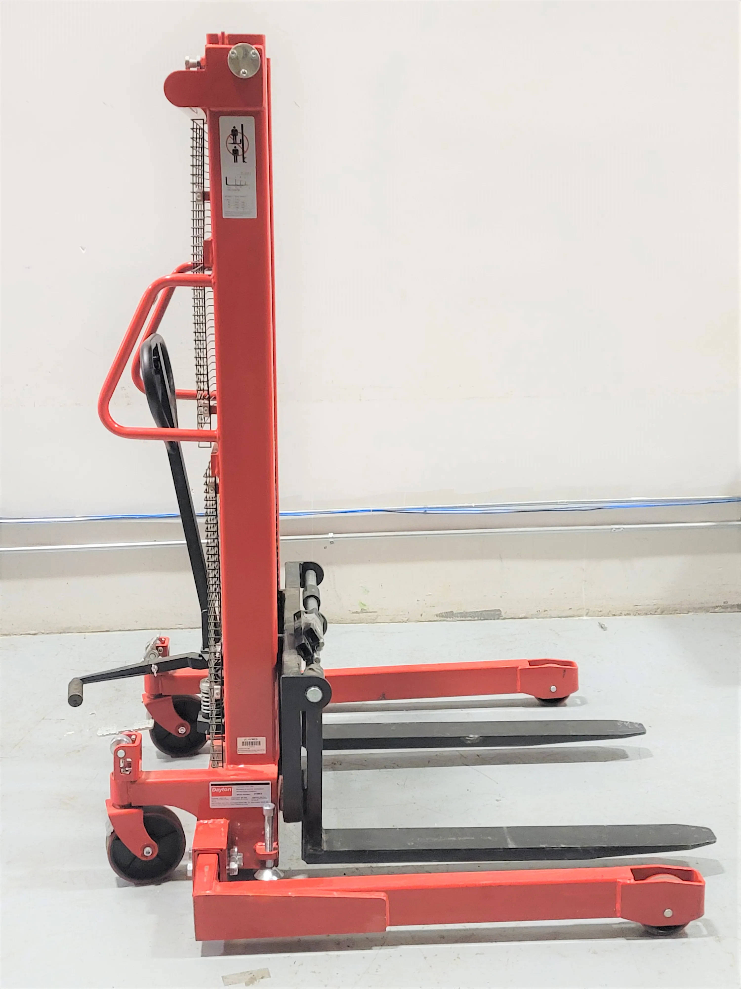 Dayton Manual Straddle Stacker 4VME9, Used, Class 1, 2000 lb Load Capacity - 30-Day Warranty