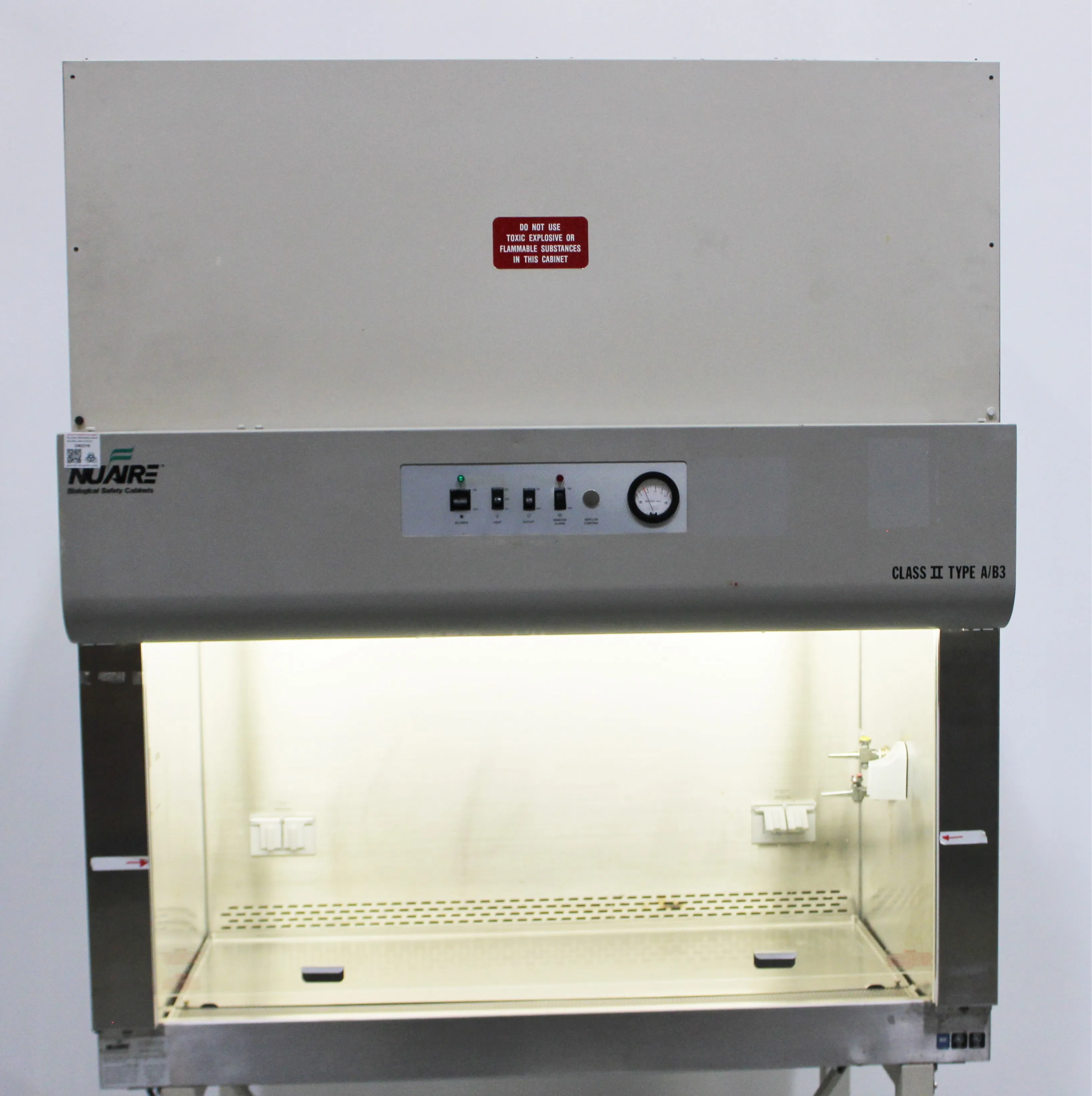 NuAire Model 425-400 4 ft BSC Biosafety Cabinet Used 30-Day Warranty