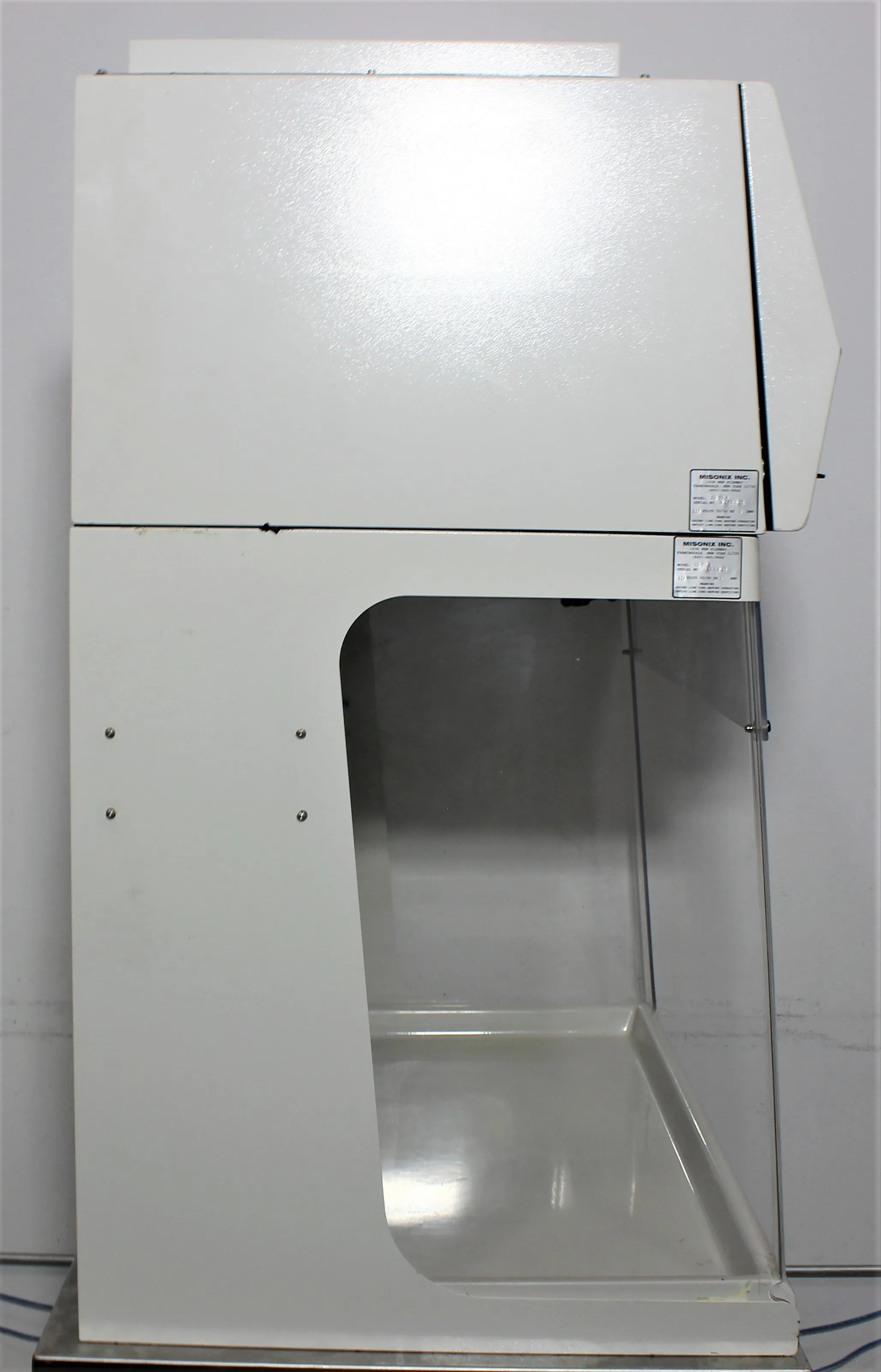 Misonix Aura 550 Bio Saftey Hood AU-550E - Used Laboratory Fume Hood