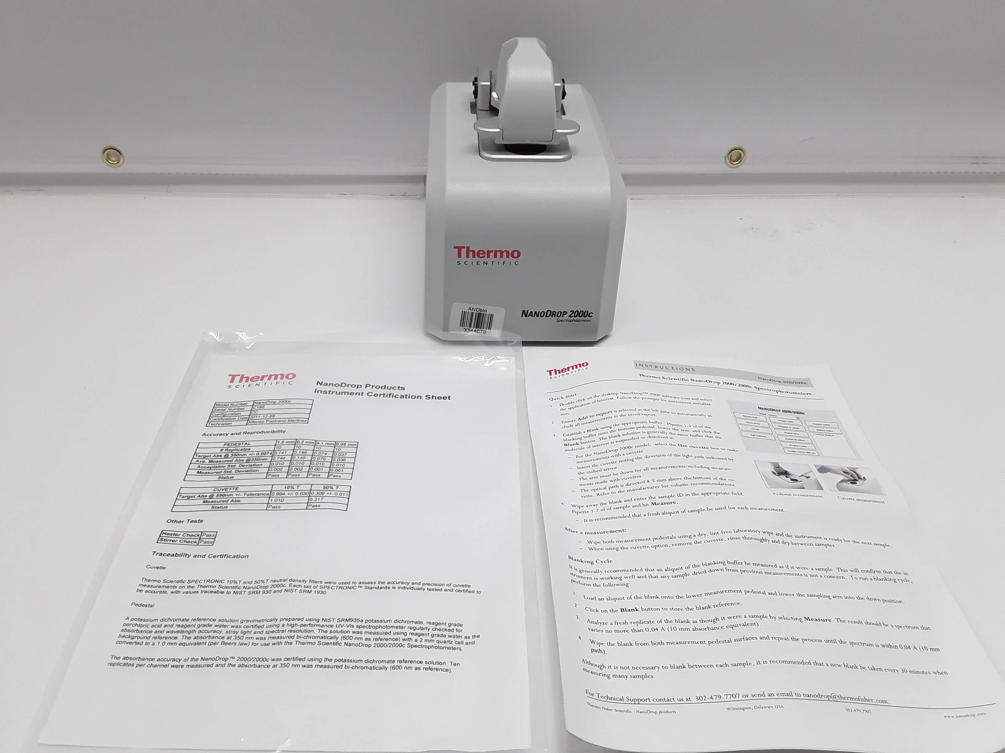 Thermo Fisher NanoDrop 2000c UV-Vis Spectrophotometer