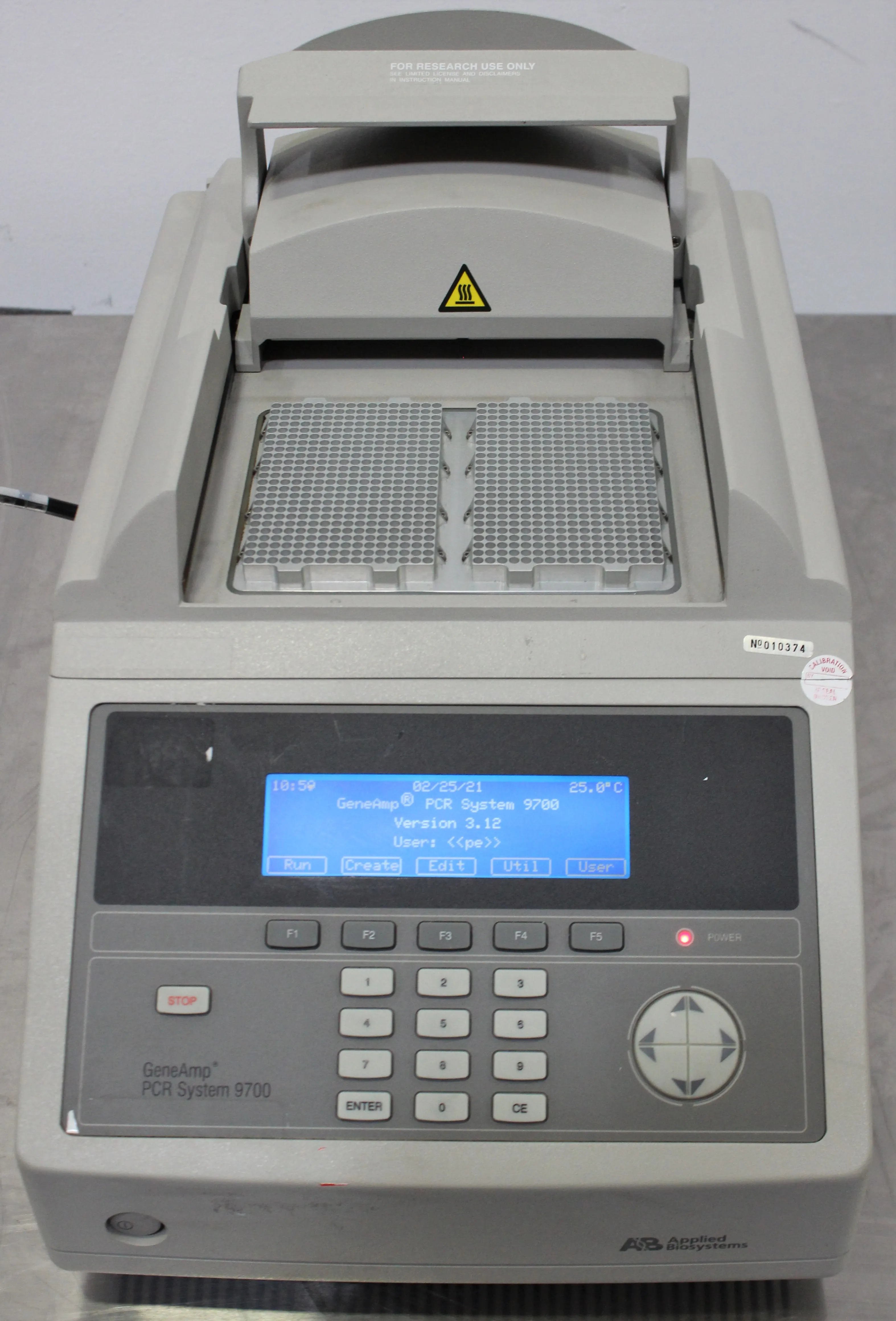 Applied Biosystems GeneAmp PCR System 9700 PCR Thermal Cycler