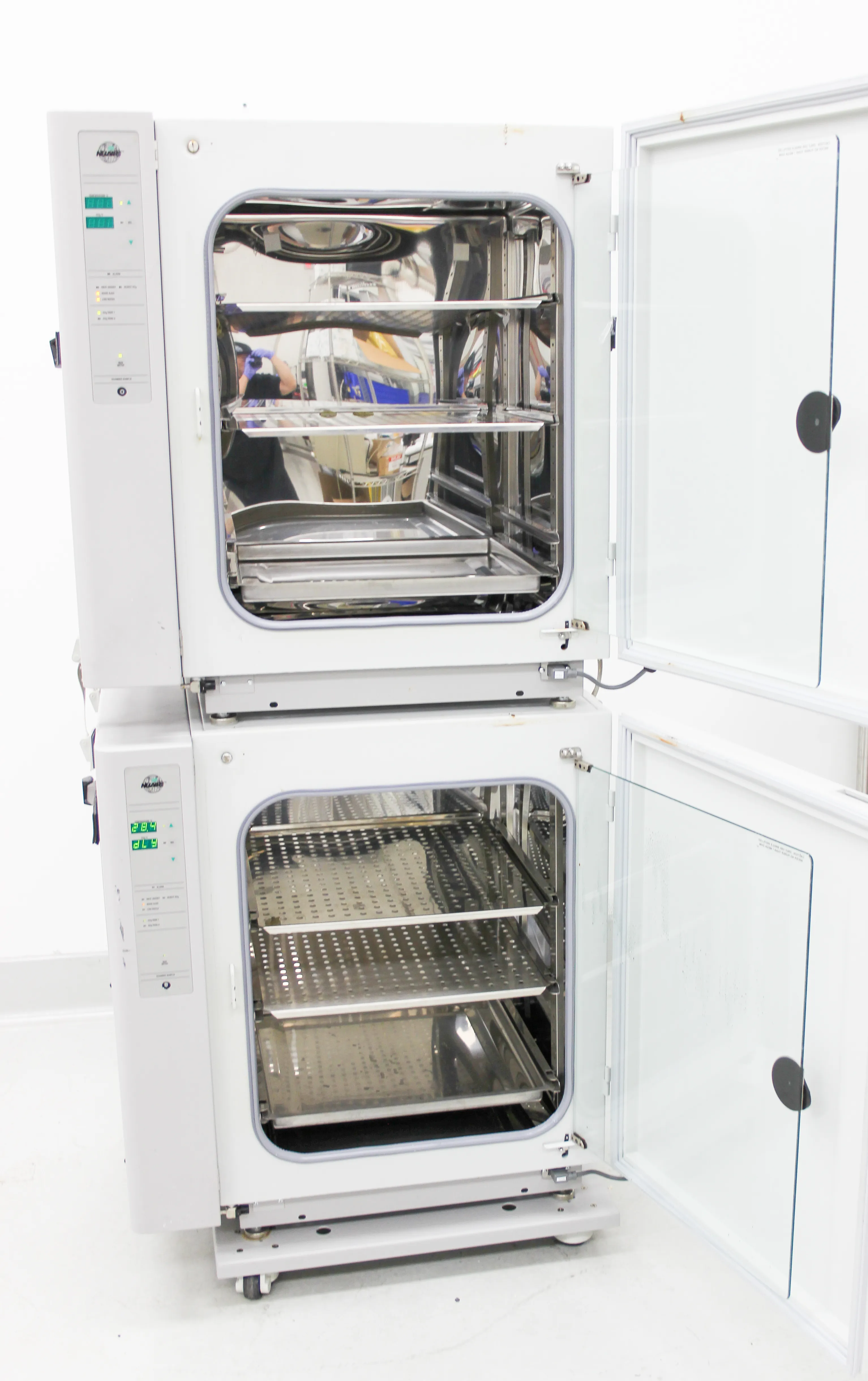 NuAire Dual Stack Autoflow C02 Water-Jacketed Incubator Model Nu-4750