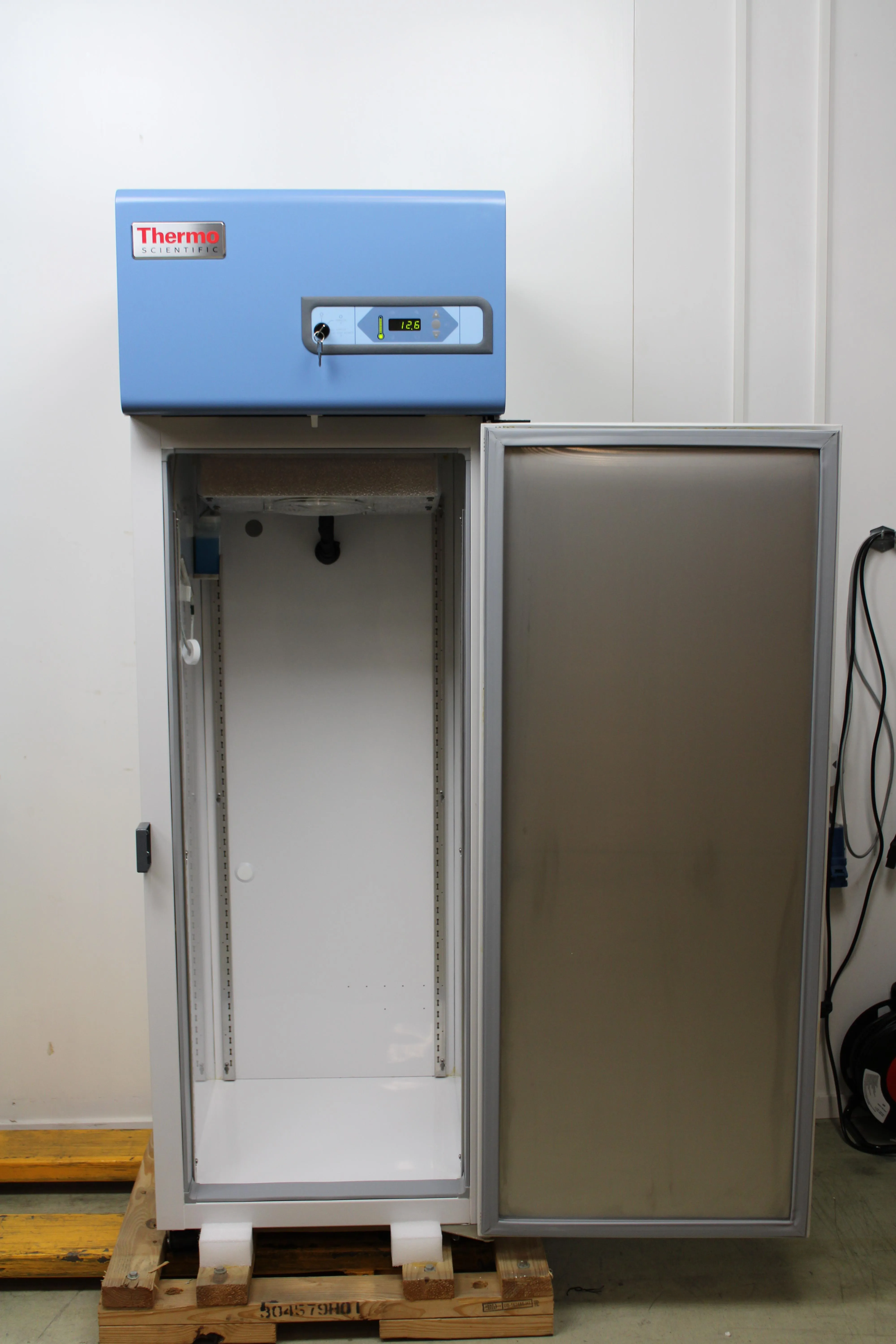 Thermo Fisher ULT1230W Upright -30C Lab Freezer 326L 230V British Plug