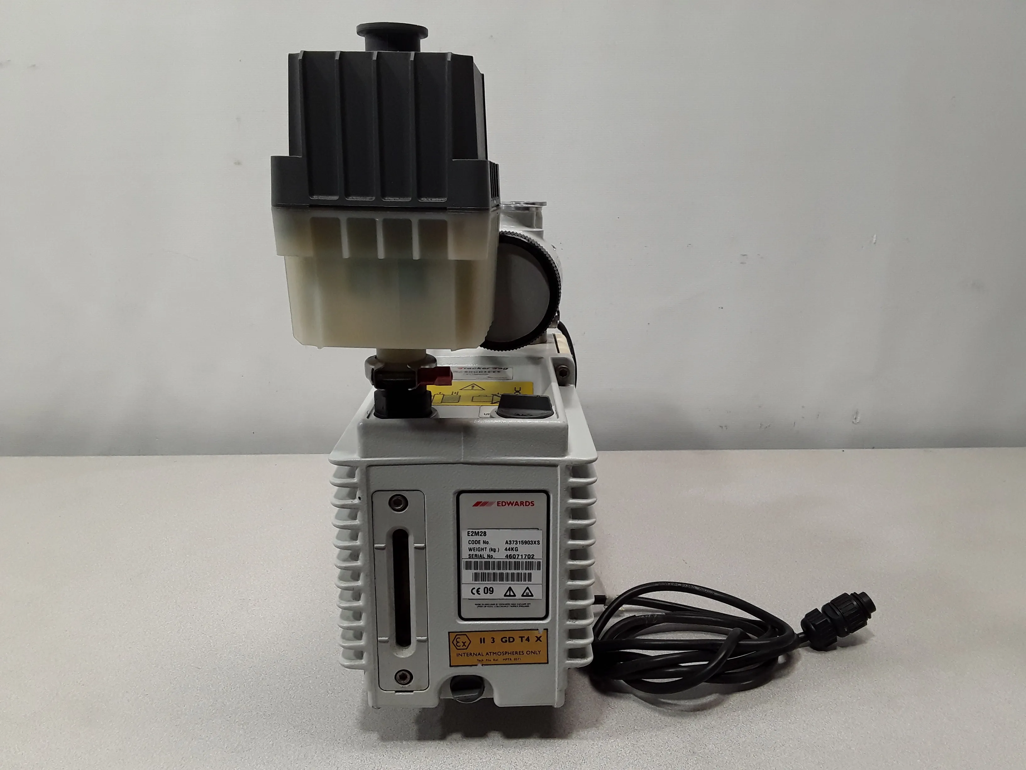 Edwards E2M28 Vacuum Pump - 220V 50Hz/60Hz