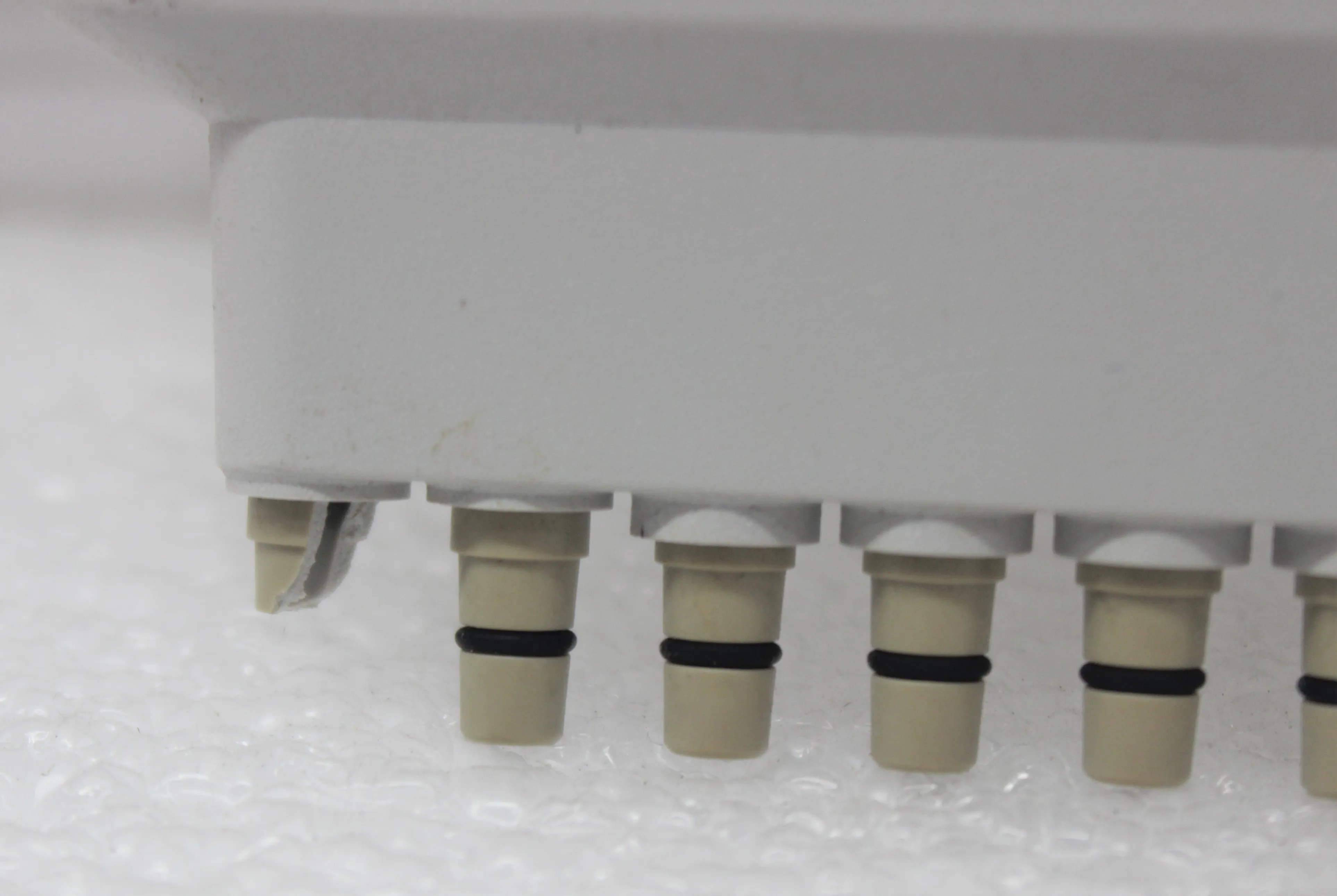 Eppendorf 8-Channel Multichannel Pipette 30-300 uL 2004491