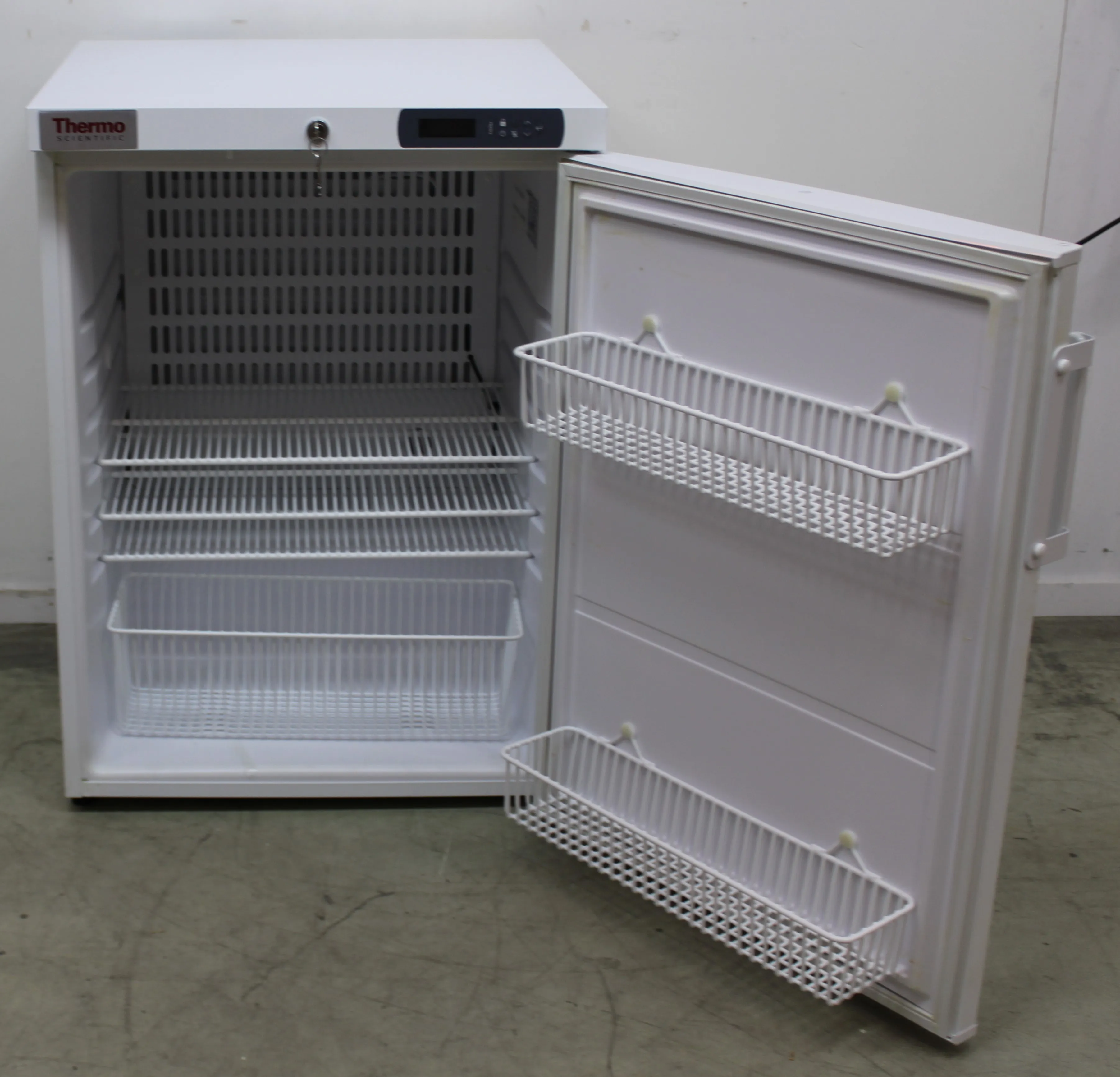 Thermo Scientific 151R-AEC-TSC +5C Refrigerator