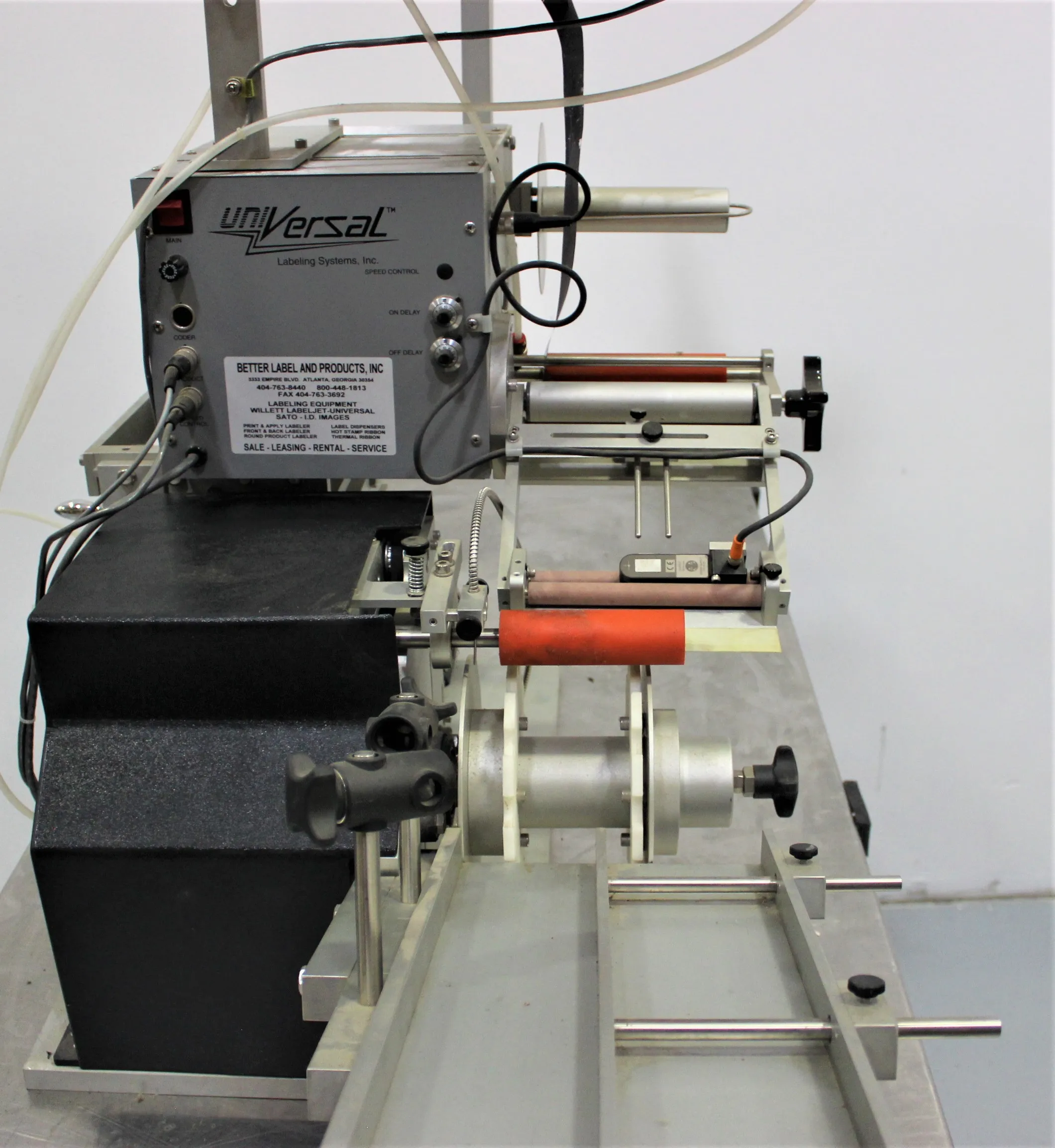 Universal Labeling Systems Labeler with Conveyor SL1000-1087LC