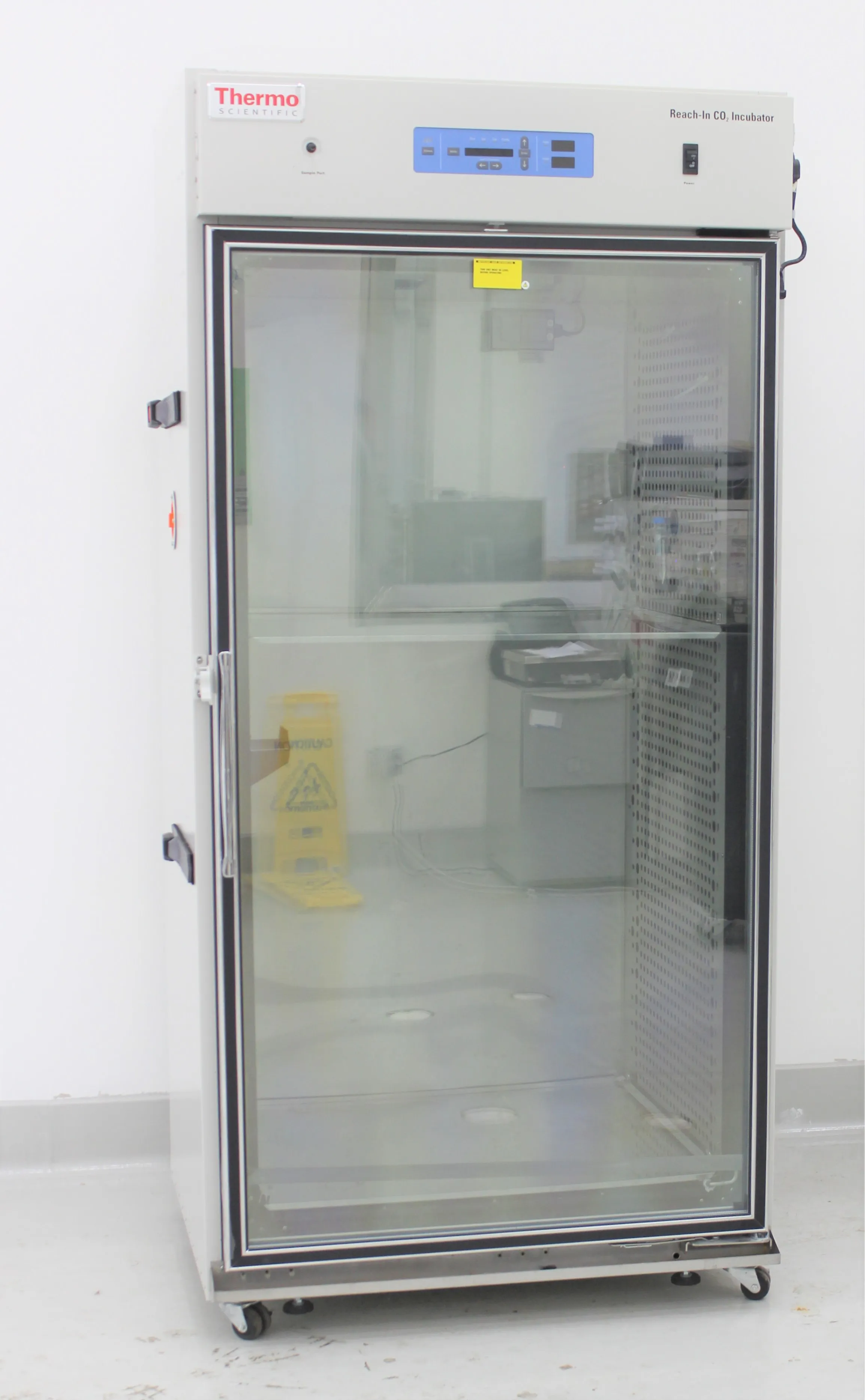 Thermo Scientific Large-Capacity Reach-In CO2 Incubator Model 3950