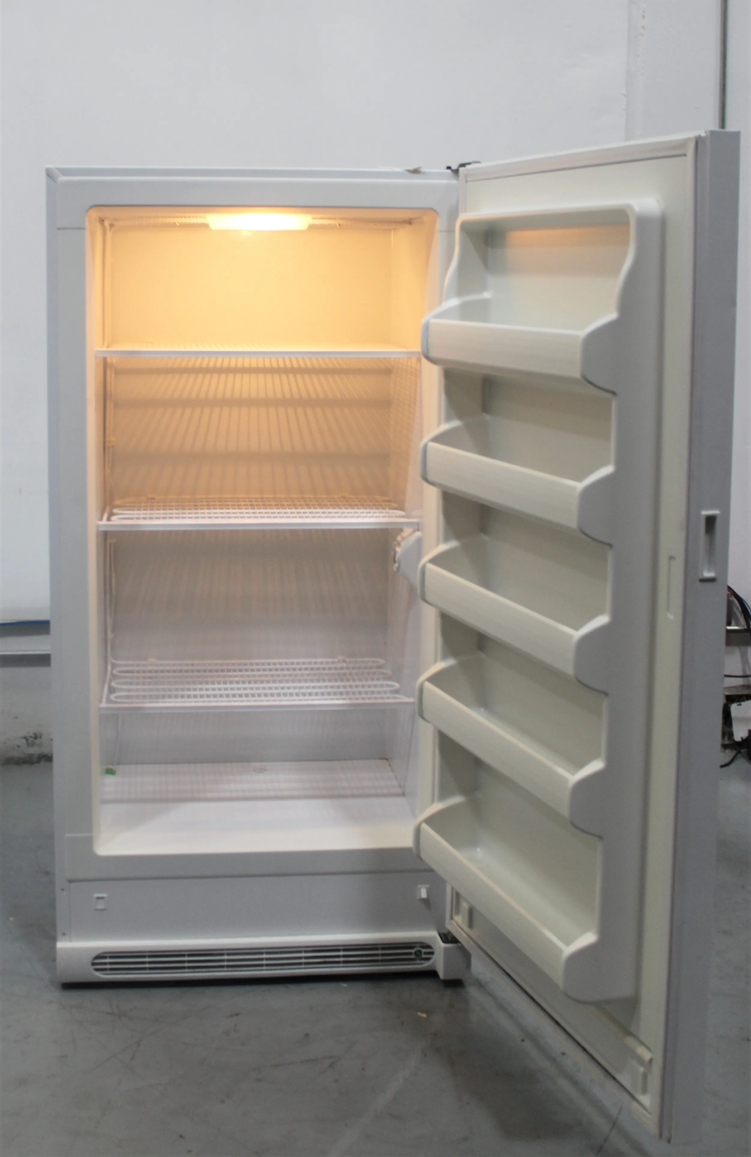 Kenmore 253.21742511 Upright Freezer 17.3 cu. ft., Class 2, Seller Refurbished