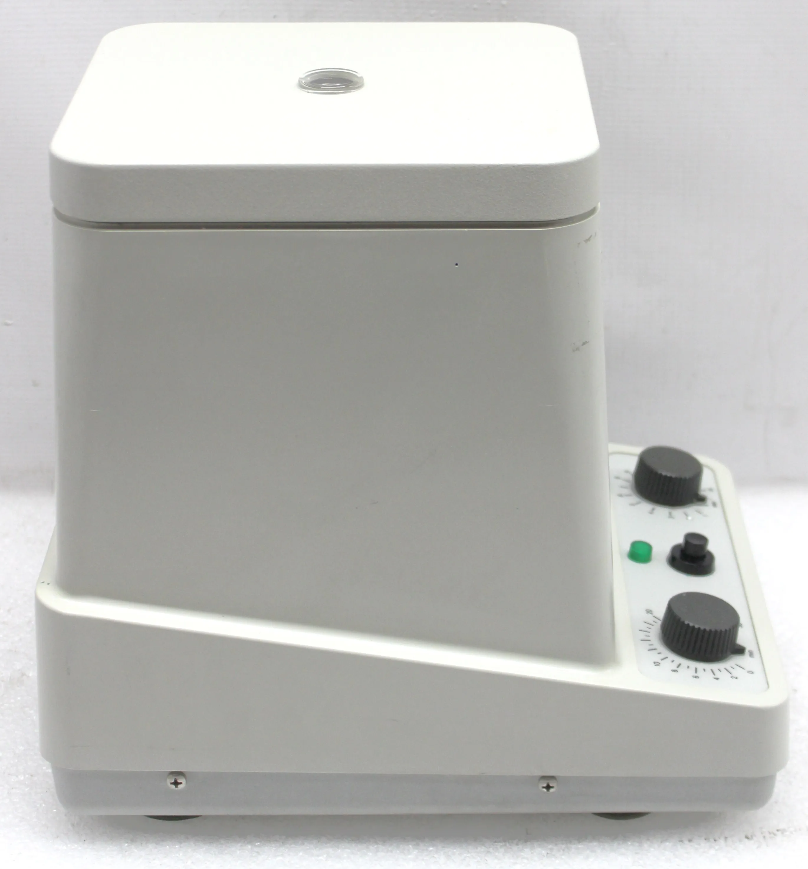 Eppendorf 5415C Tabletop Microfuge with Analog Control