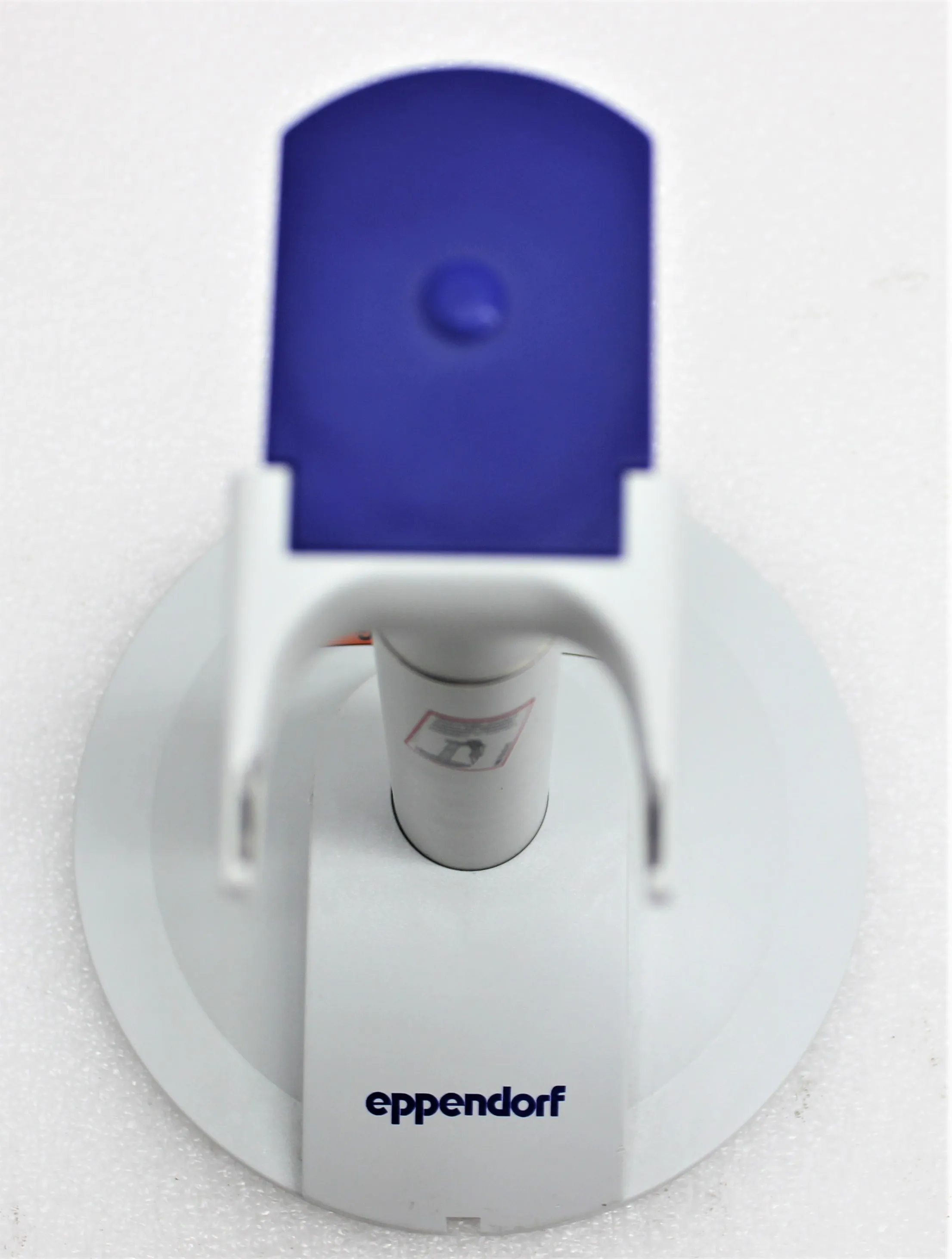 Eppendorf Single-Place Charging Stand for Repeater Series Electronic Repeater Pipettes