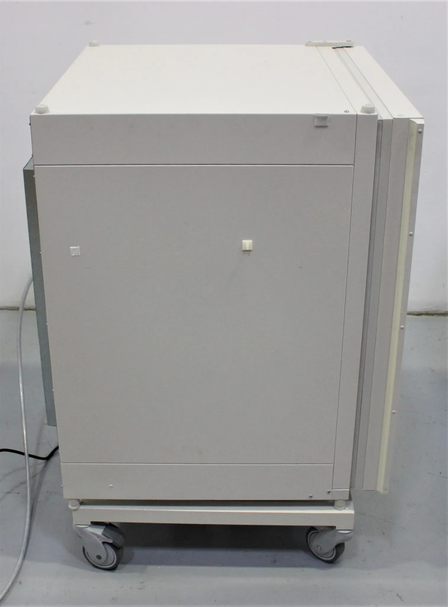 Thermo Scientific Heracell 240i CO2 Incubator - Seller refurbished 30-day warranty