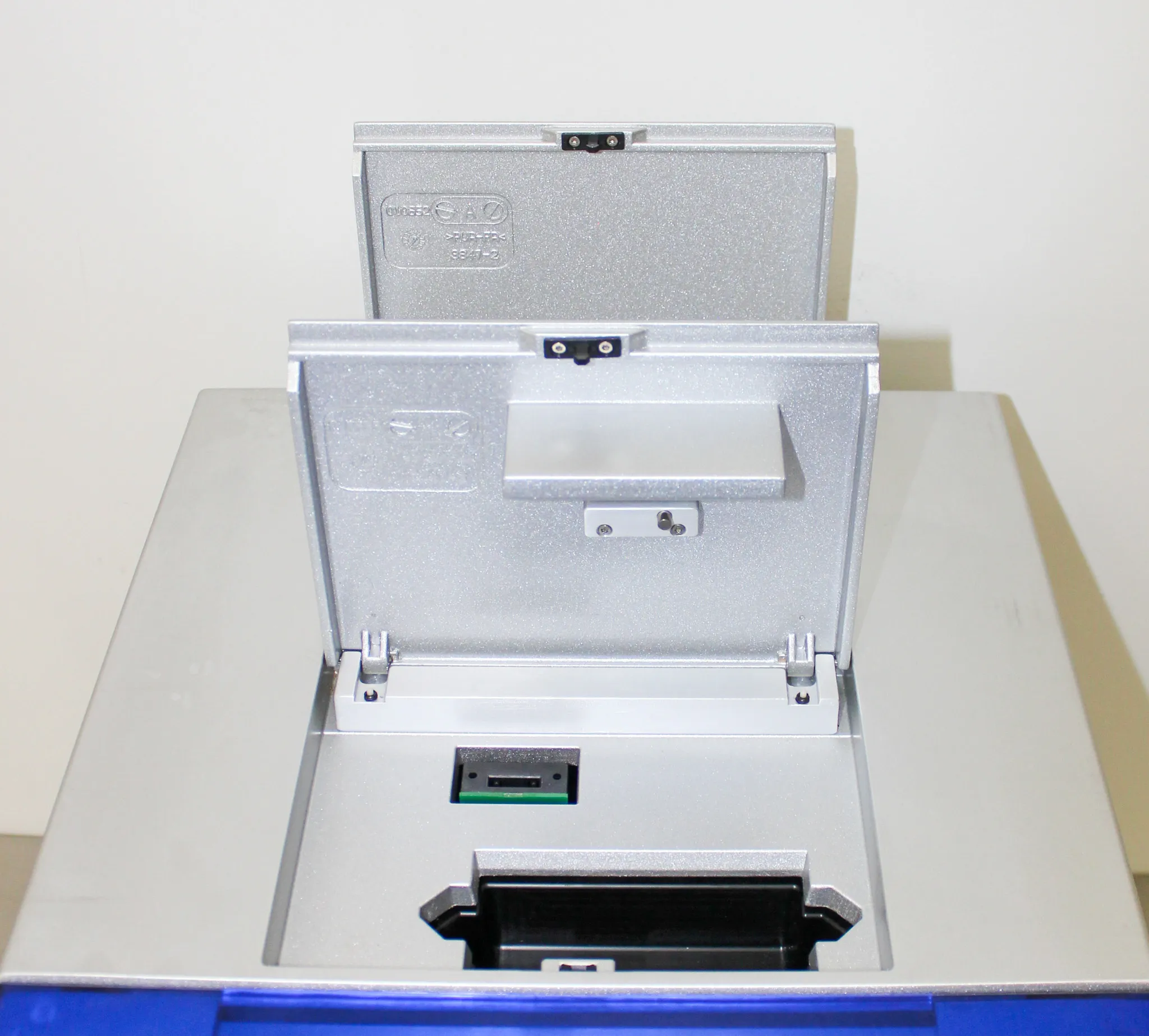 Qiagen QIAxcel Advanced DNA Synthesizer