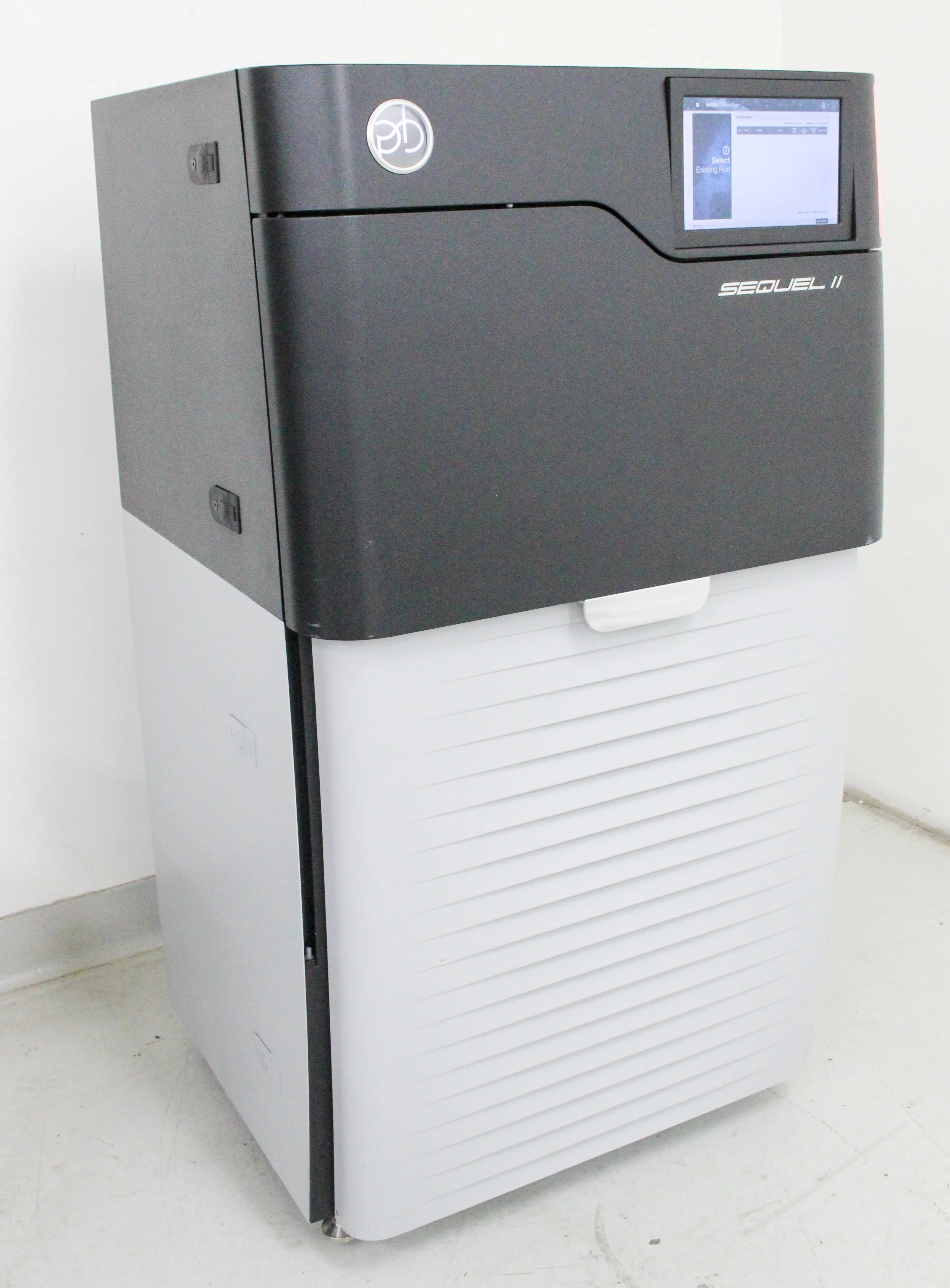 PacBio Sequel II Genome Sequencing System 101-447-000 - DNA Sequencer by Pacific Biosciences (PacBio)