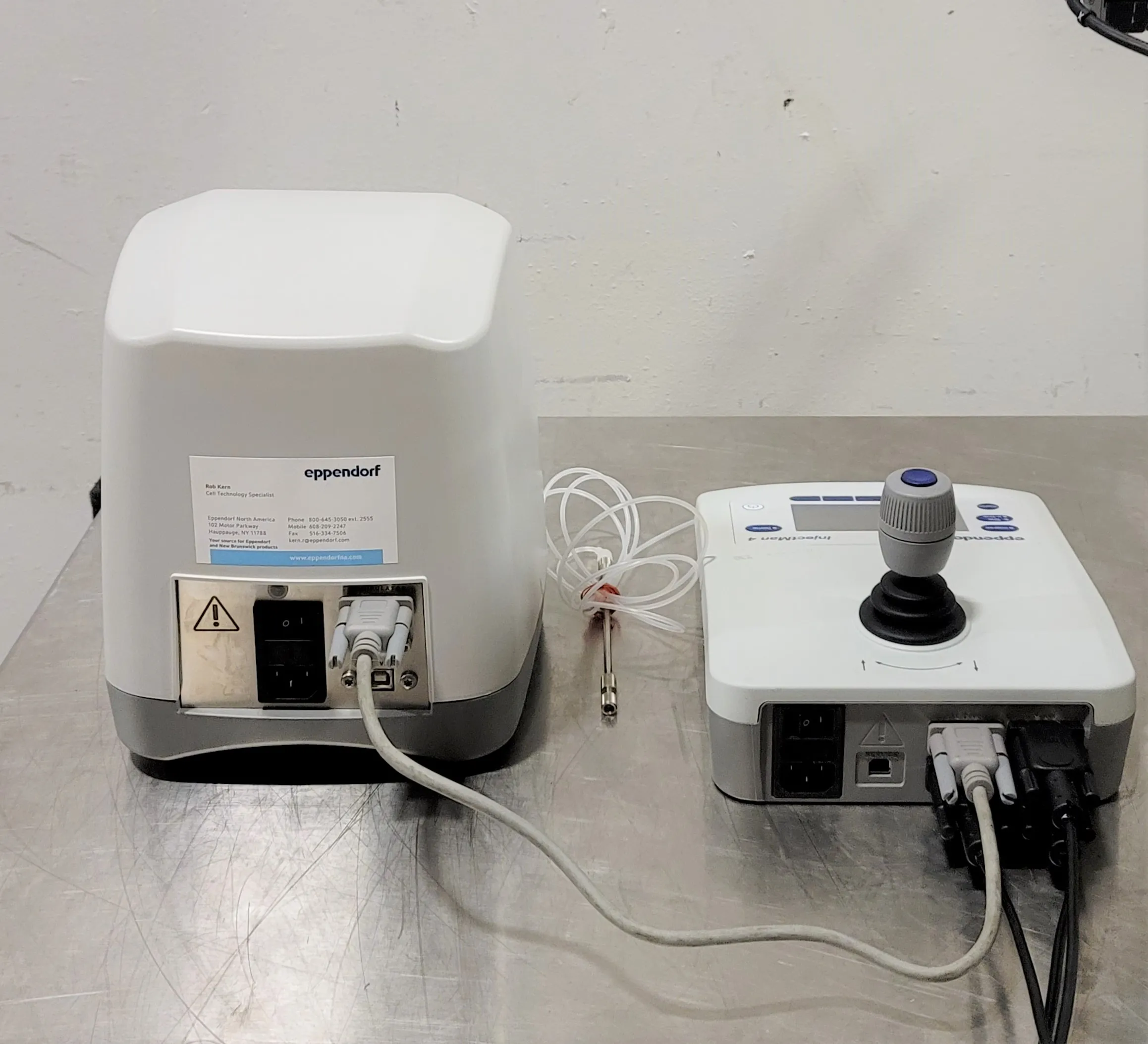 LEICA DM IRE 2 Microscope with Eppendorf FemtoJet 4i and InjectMan 4 Microinjection System