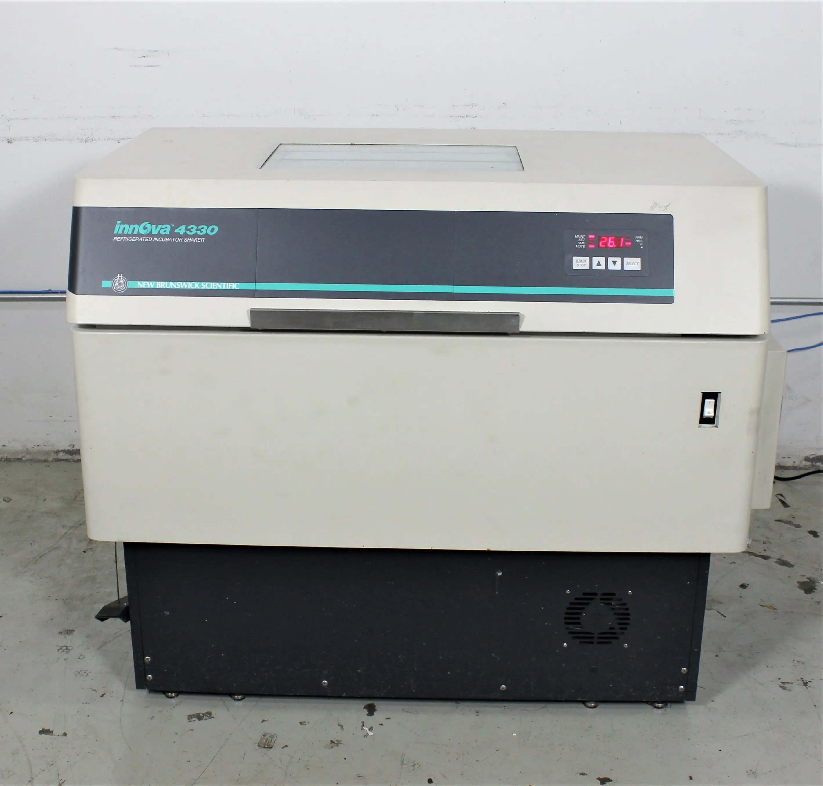 New Brunswick Innova 4330 Incubator Shaker