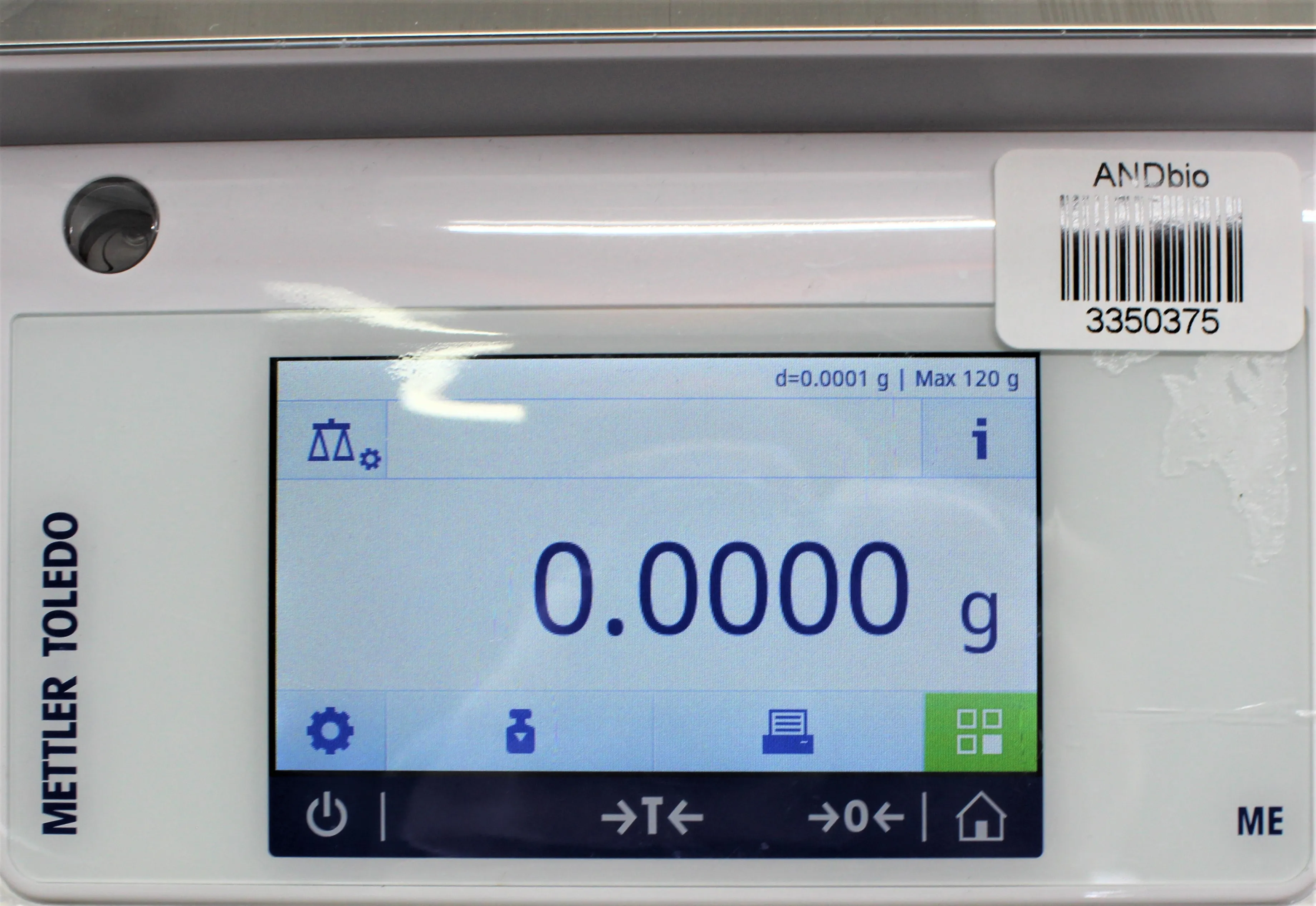 Mettler-Toledo ME104TE Analytical Balance with Touchscreen Operation