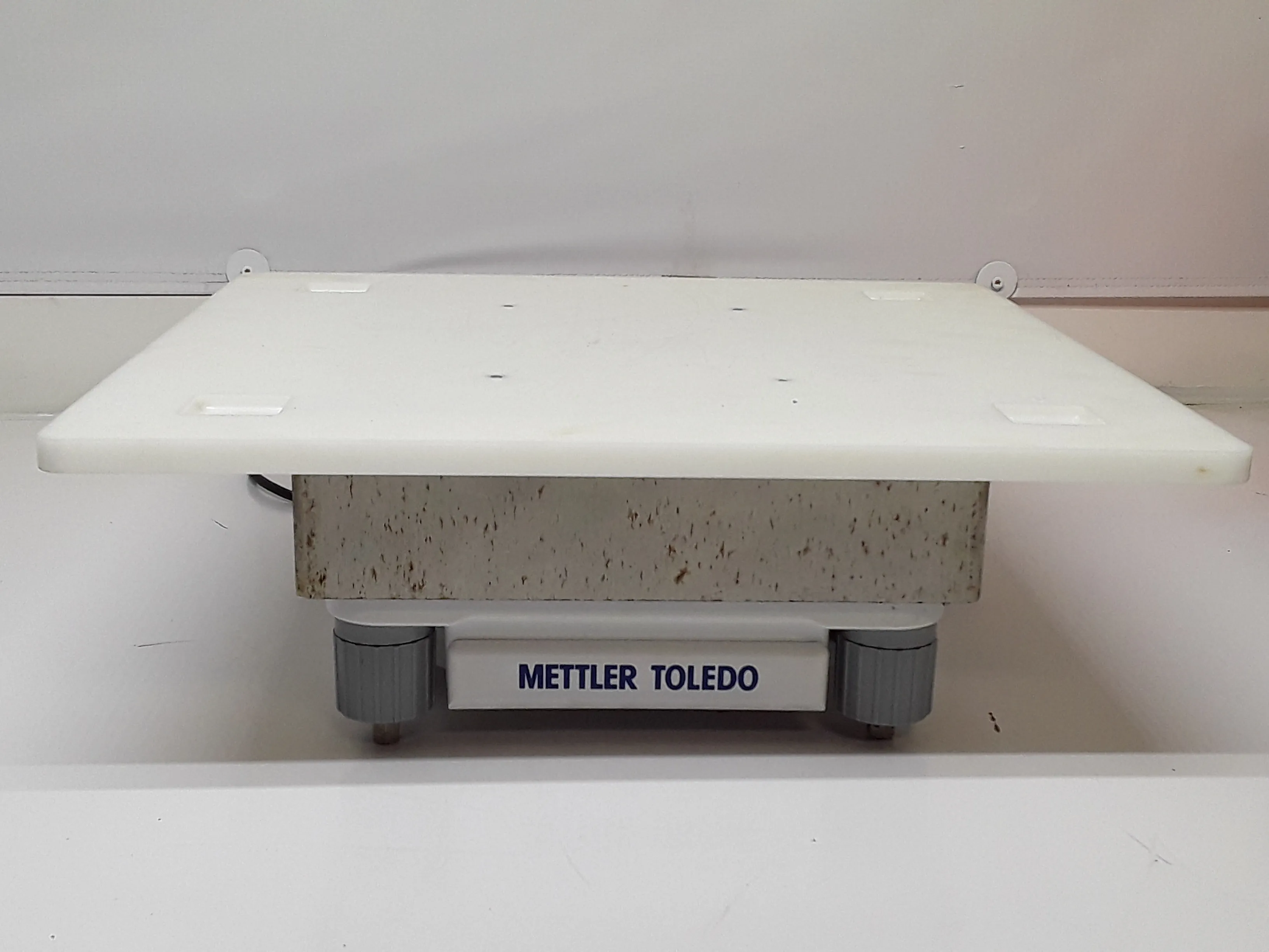 Mettler Toledo XP64001L Toploading Balance 64100g x 0.1g Used Laboratory Scale