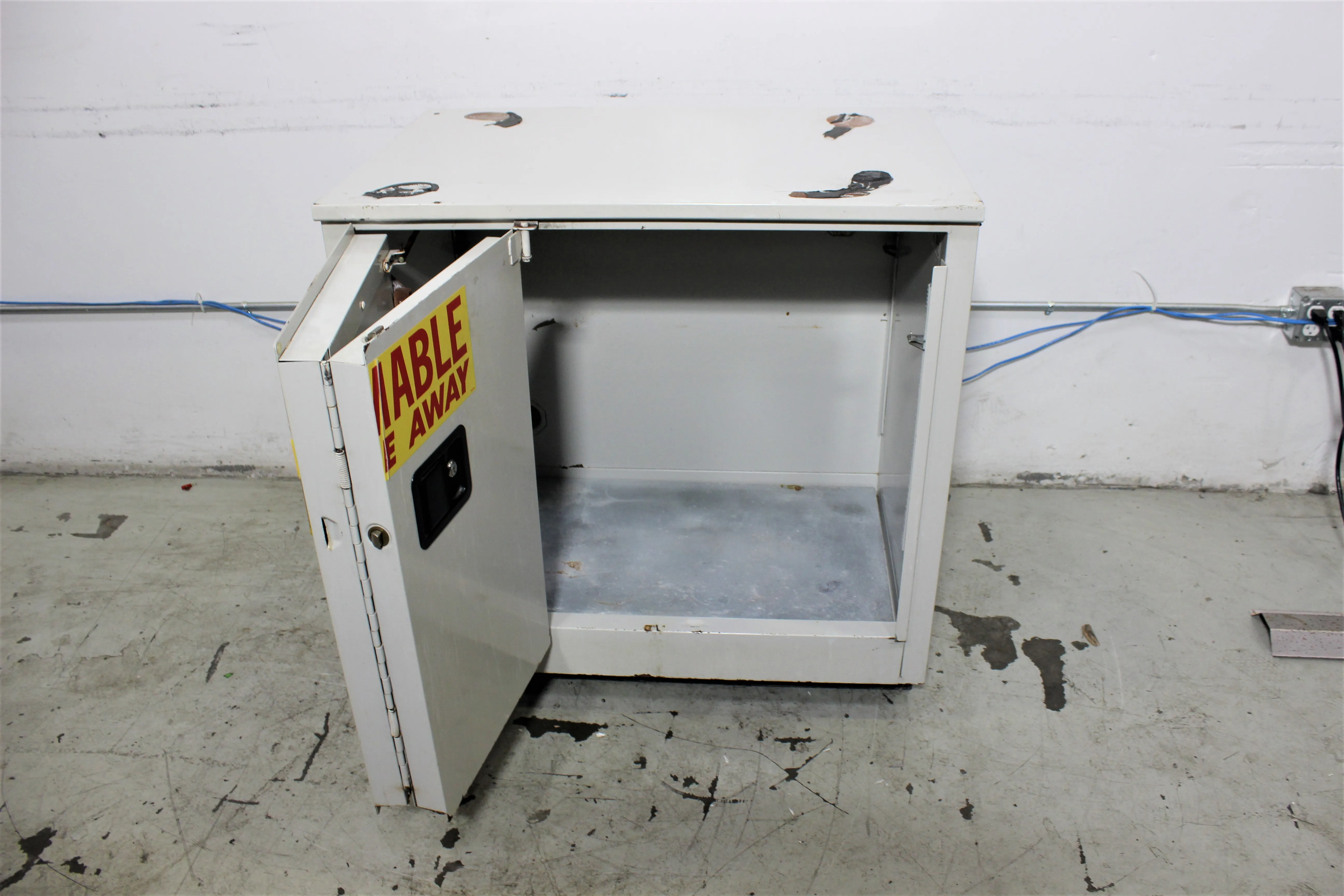 Securall A131 Flammable Safety Storage Cabinet 30 Gallon 2-Door Self-Latch