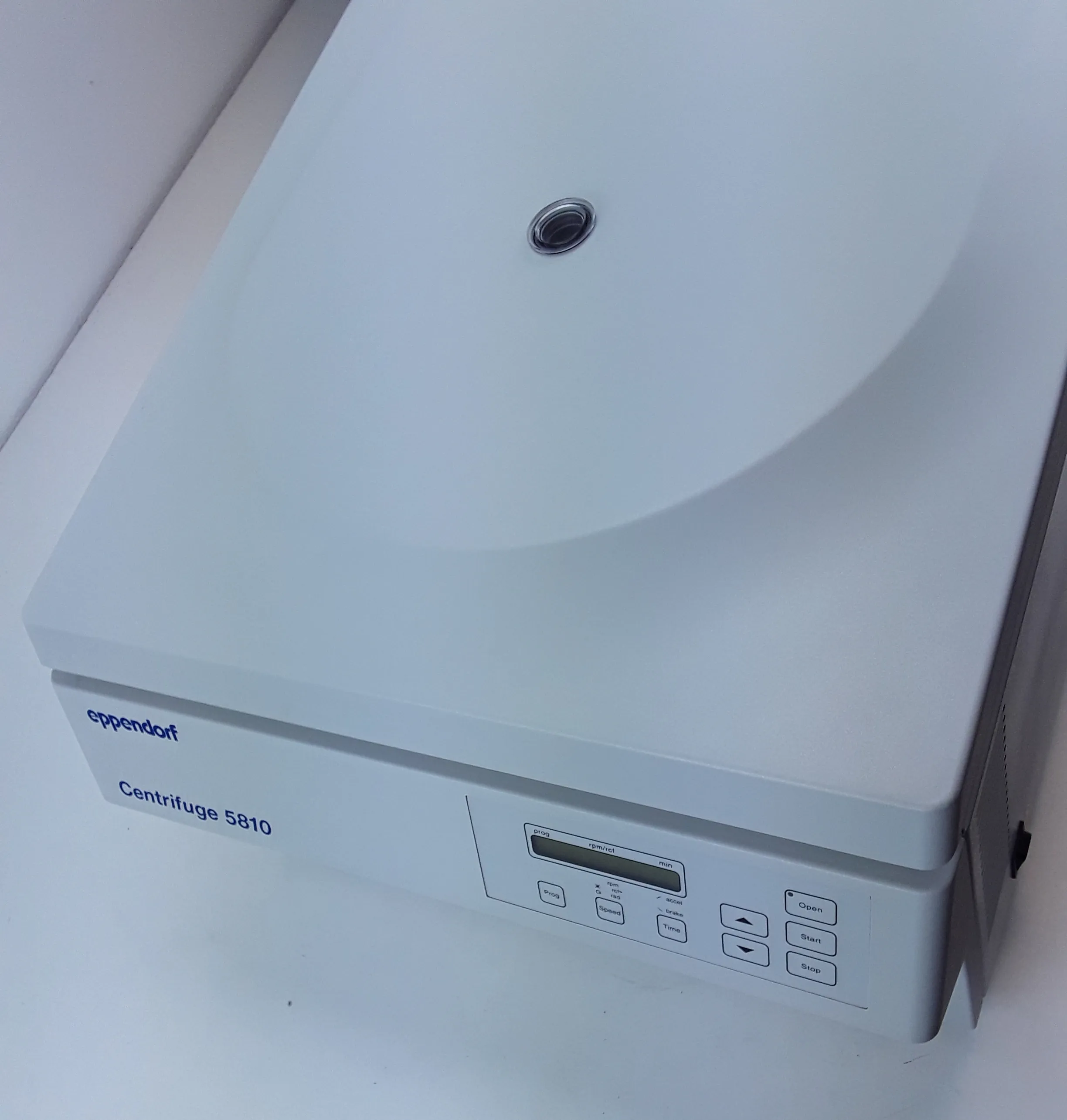 Eppendorf 5810 Centrifuge - Used, 230V