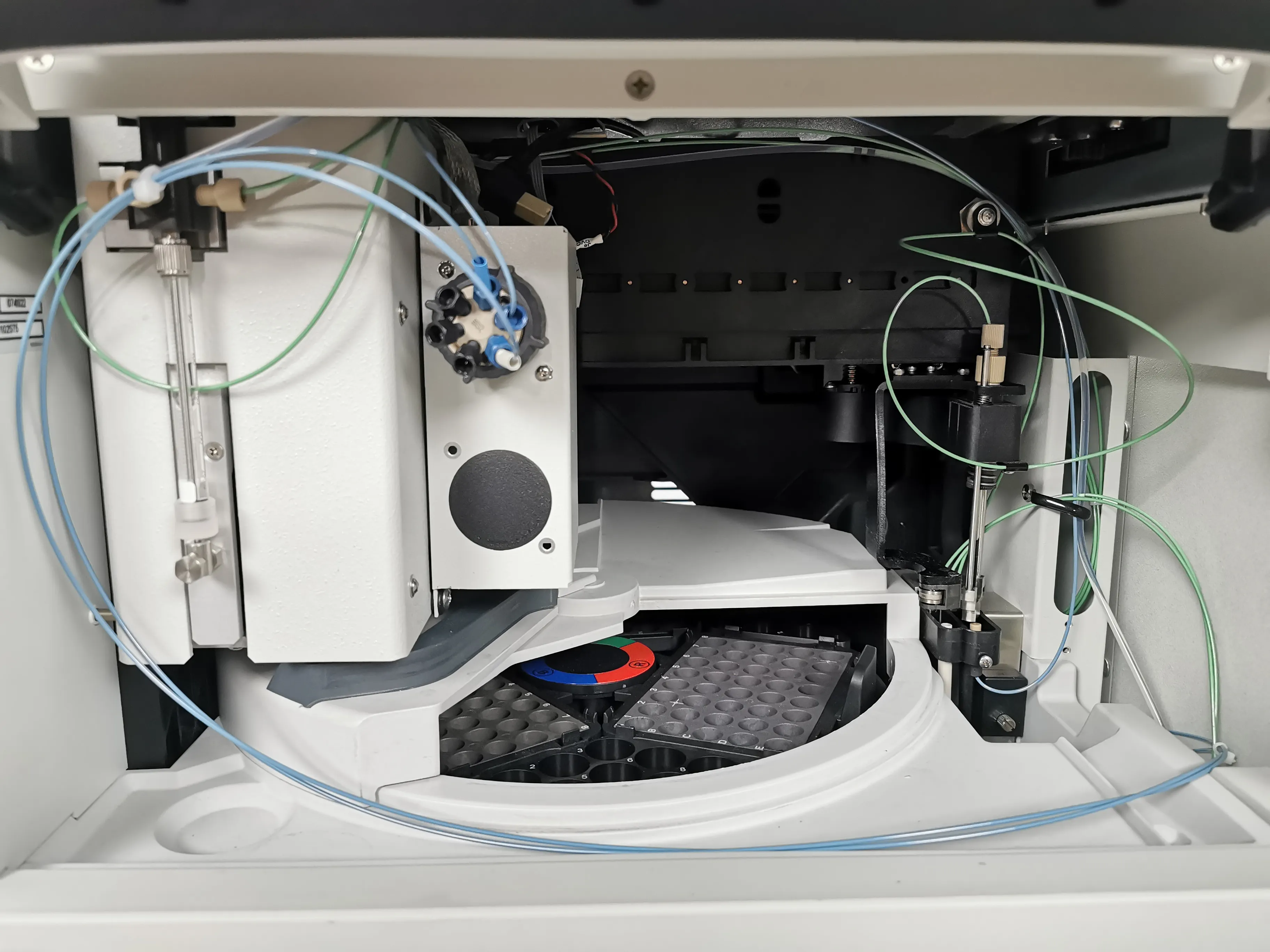 Thermo Scientific Dionex ICS-5000+ HPLC System with DC Detector/Chromatography Compartment