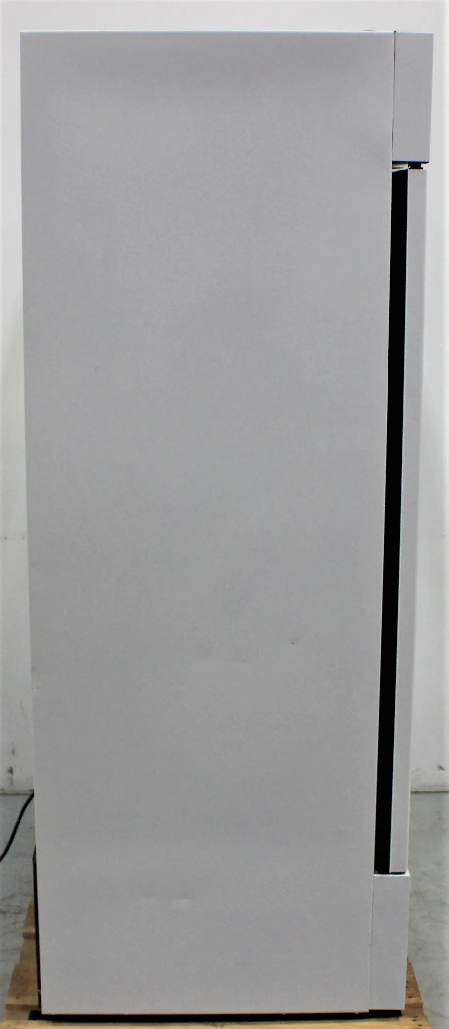 True GDM-49-HC~TSL01 Glass Door Merchandiser Refrigerator