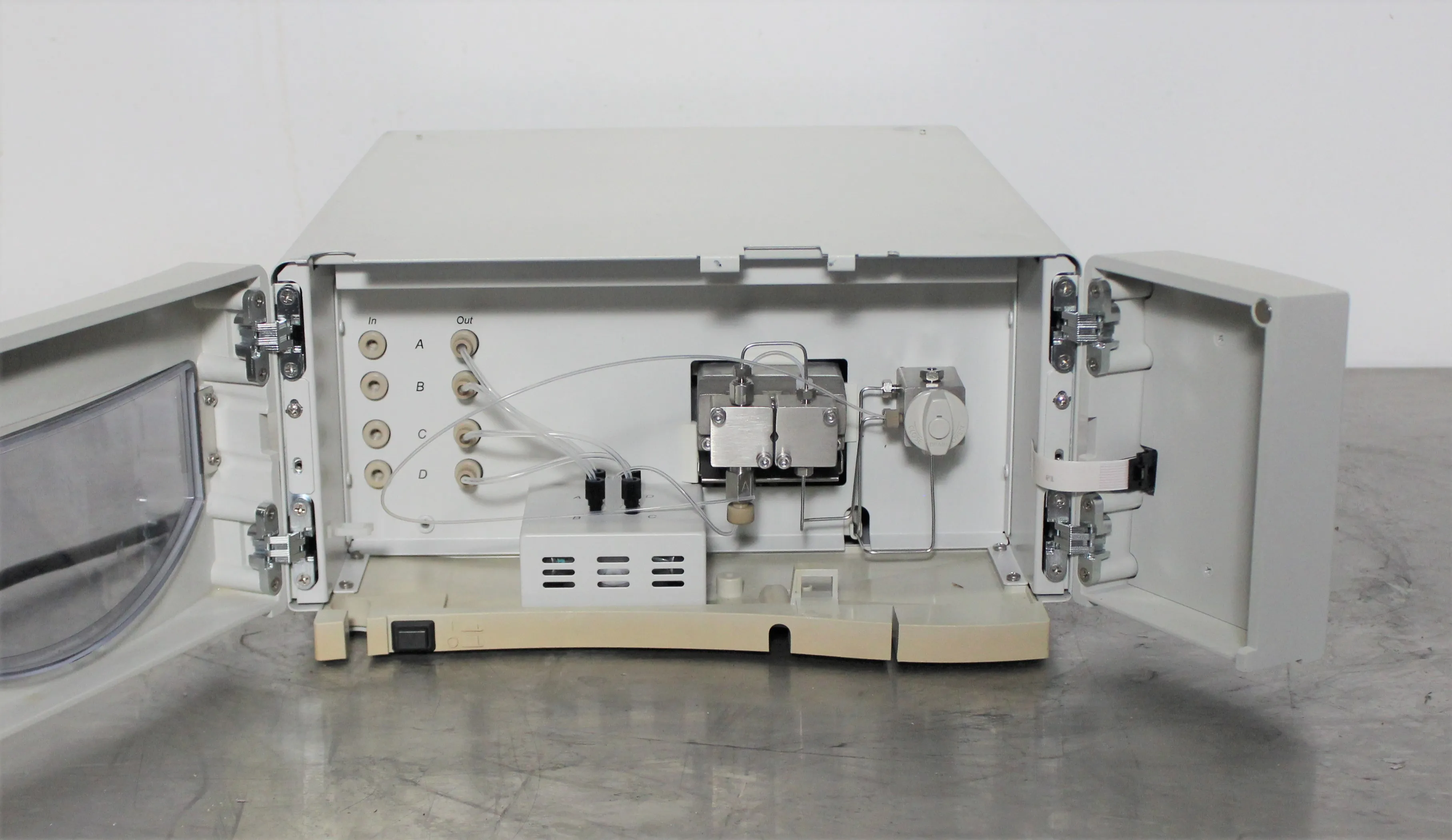 Thermo Finnigan Surveyor Pump LC Plus - Quaternary, Low-Pressure Mixing Pump with Built-In Solvent Degassing and Pulse Dampening Systems