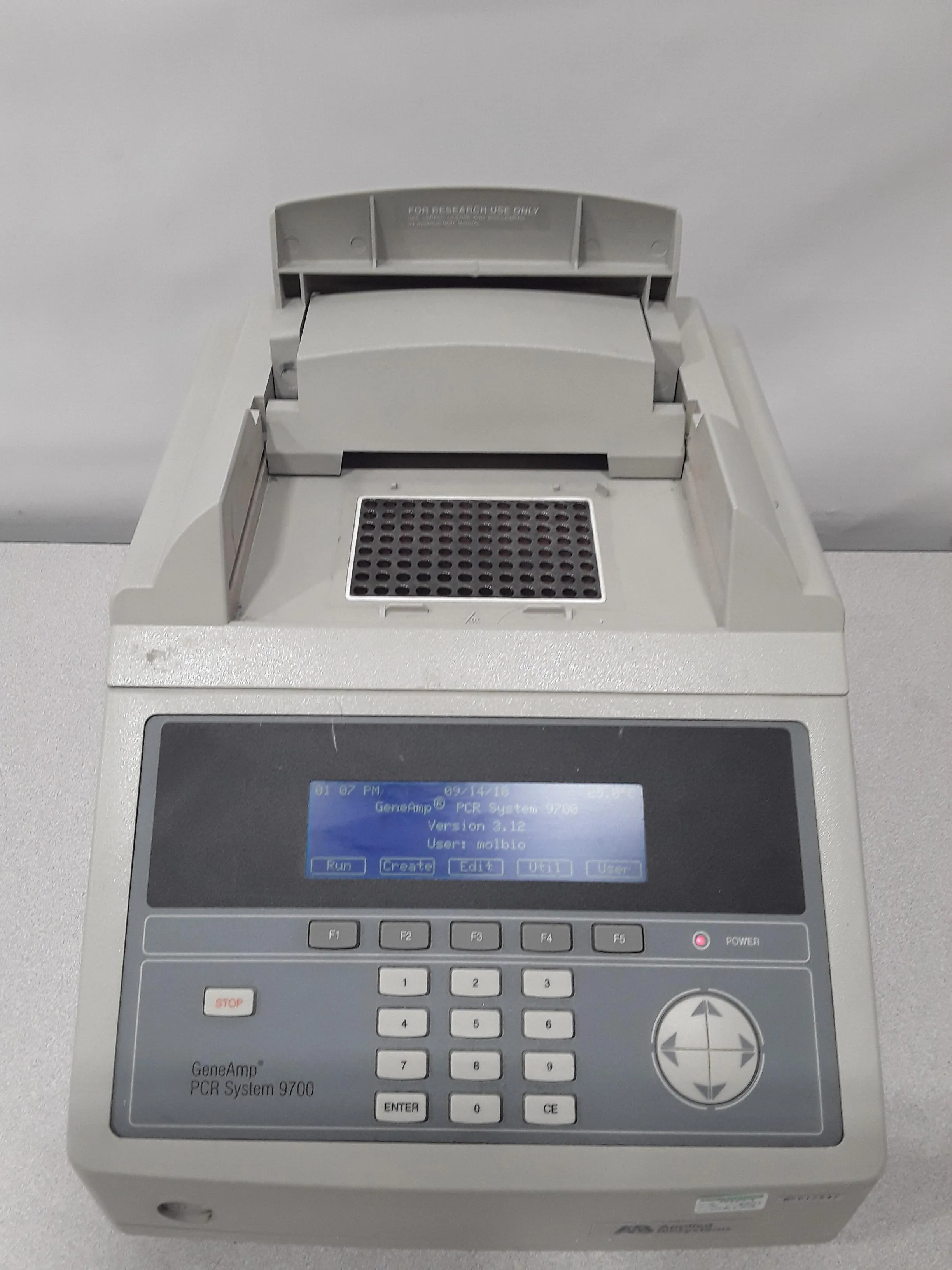 Applied Biosystems GeneAmp PCR System 9700 96-Well PCR Thermal Cycler