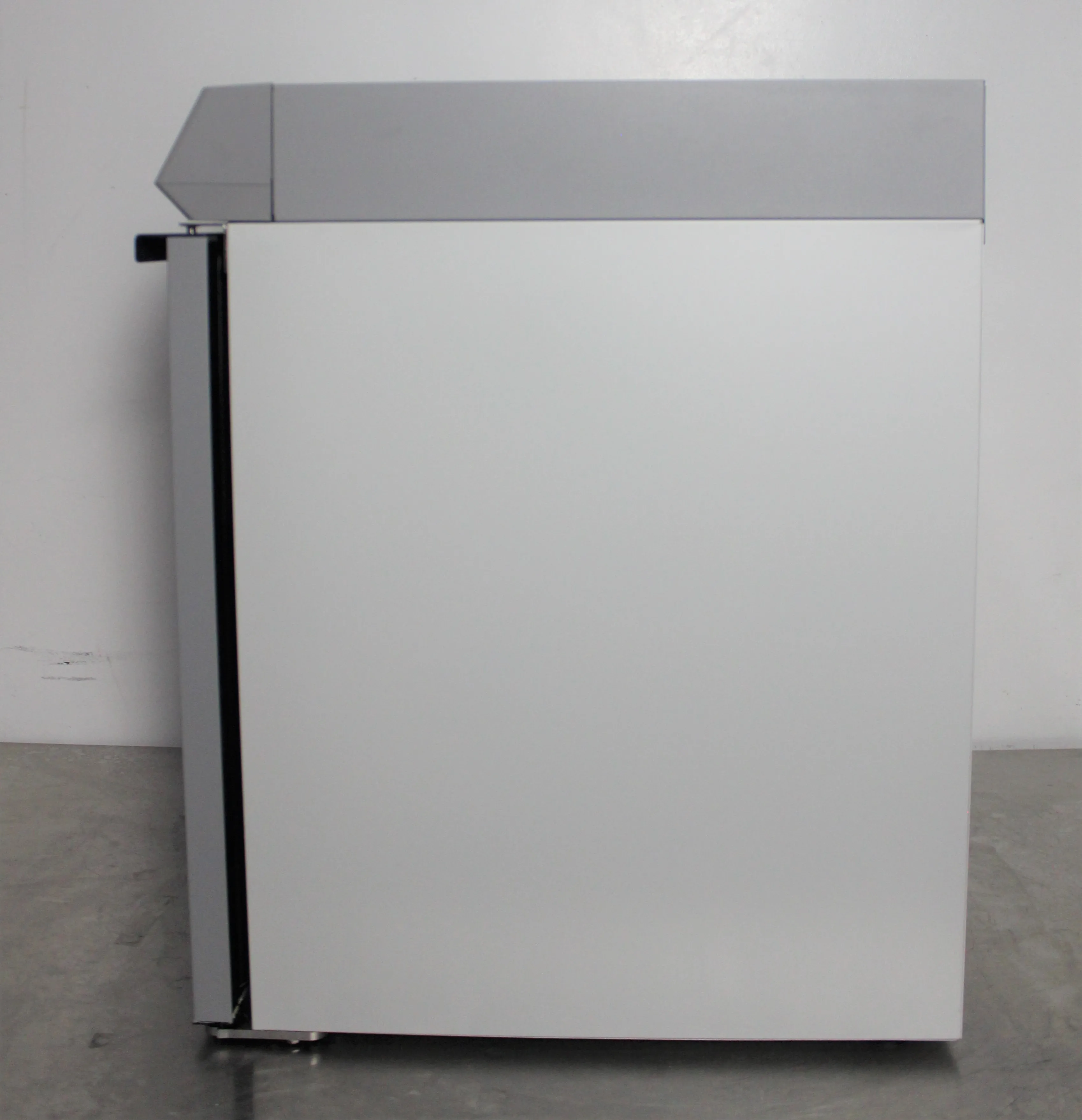 Thermo Fisher TSG Series Undercounter Refrigerator Used for Healthcare and Research Applications